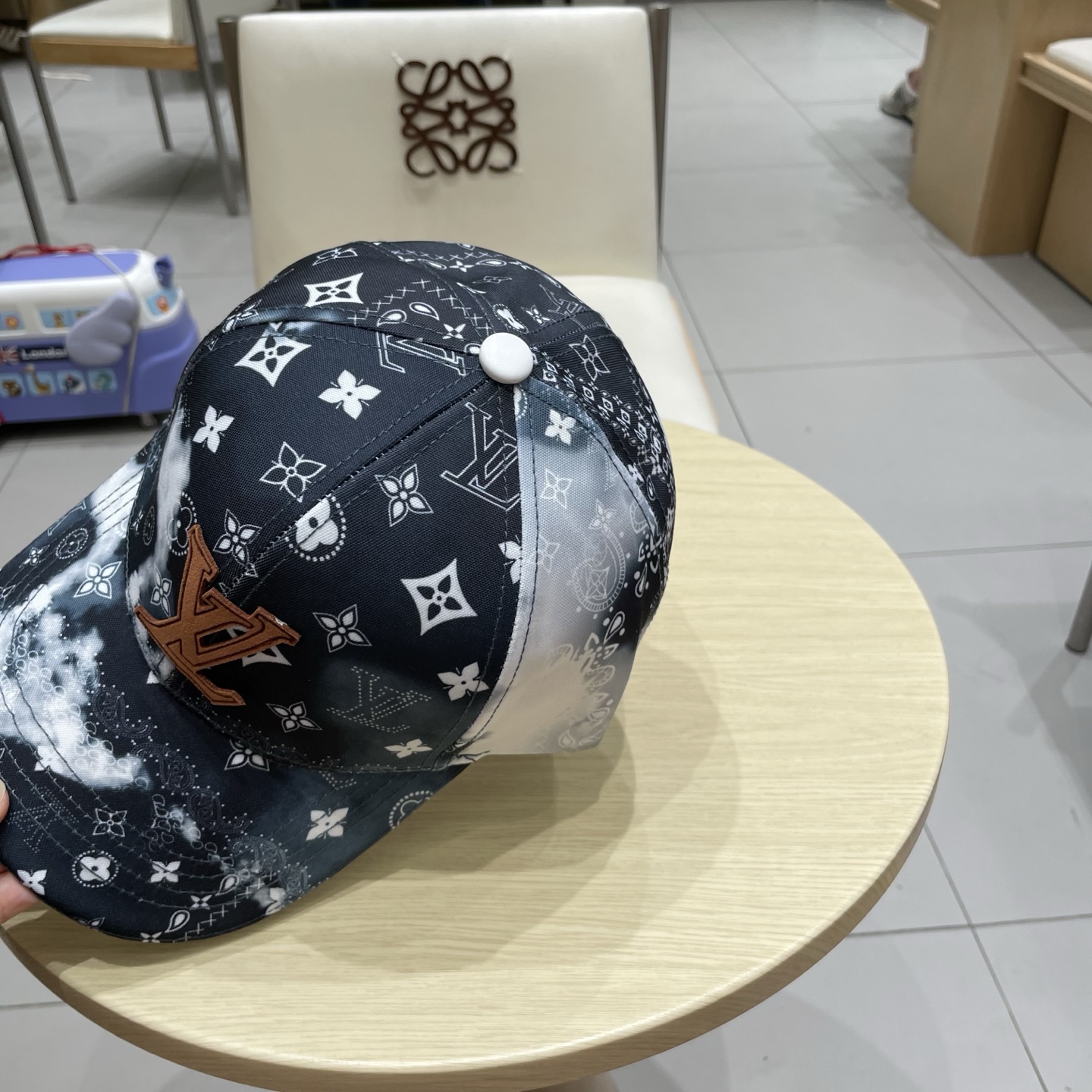 🧢路易威登棒球帽 LouisVuitton😍新款LV棒球帽，重工打造♥️高端大气，百搭款🤗男女通用！跑量