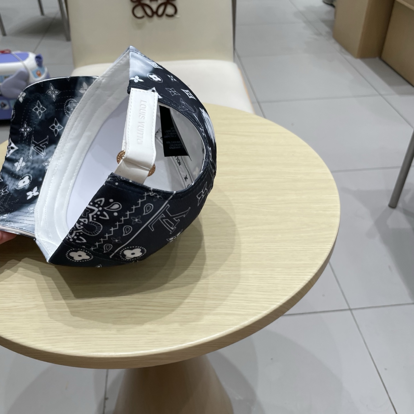 🧢路易威登棒球帽 LouisVuitton😍新款LV棒球帽，重工打造♥️高端大气，百搭款🤗男女通用！跑量