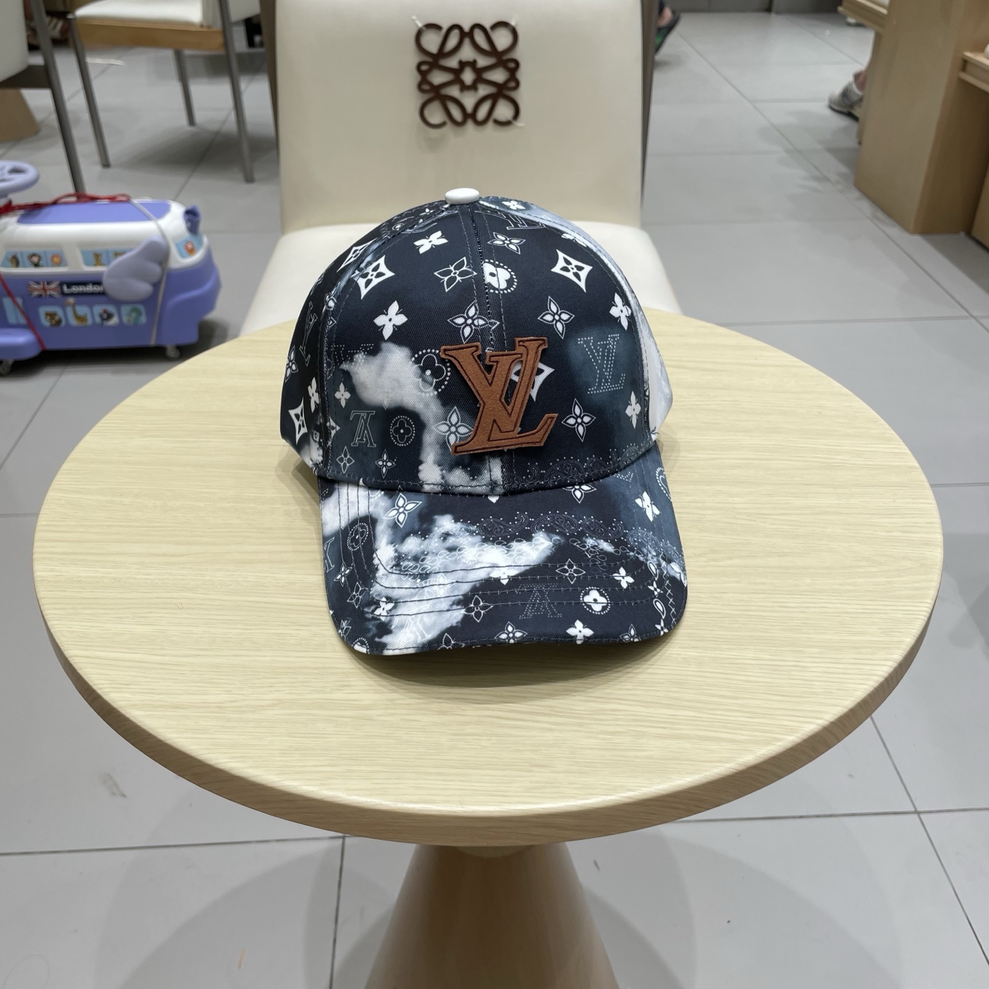 🧢路易威登棒球帽 LouisVuitton😍新款LV棒球帽，重工打造♥️高端大气，百搭款🤗男女通用！跑量