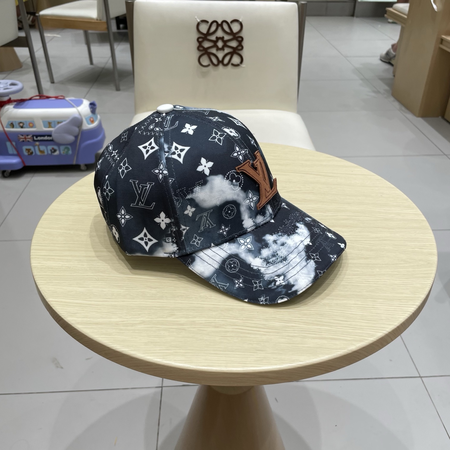 🧢路易威登棒球帽 LouisVuitton😍新款LV棒球帽，重工打造♥️高端大气，百搭款🤗男女通用！跑量