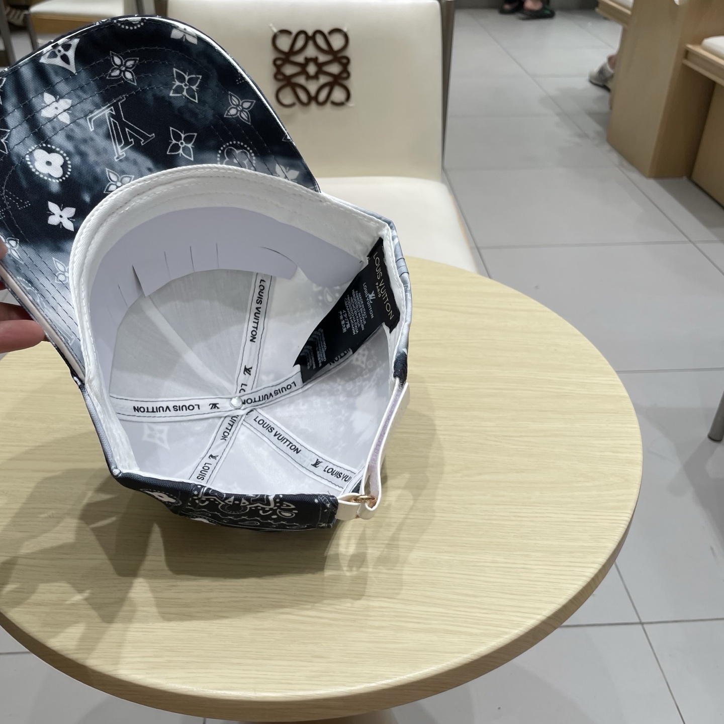 🧢路易威登棒球帽 LouisVuitton😍新款LV棒球帽，重工打造♥️高端大气，百搭款🤗男女通用！跑量