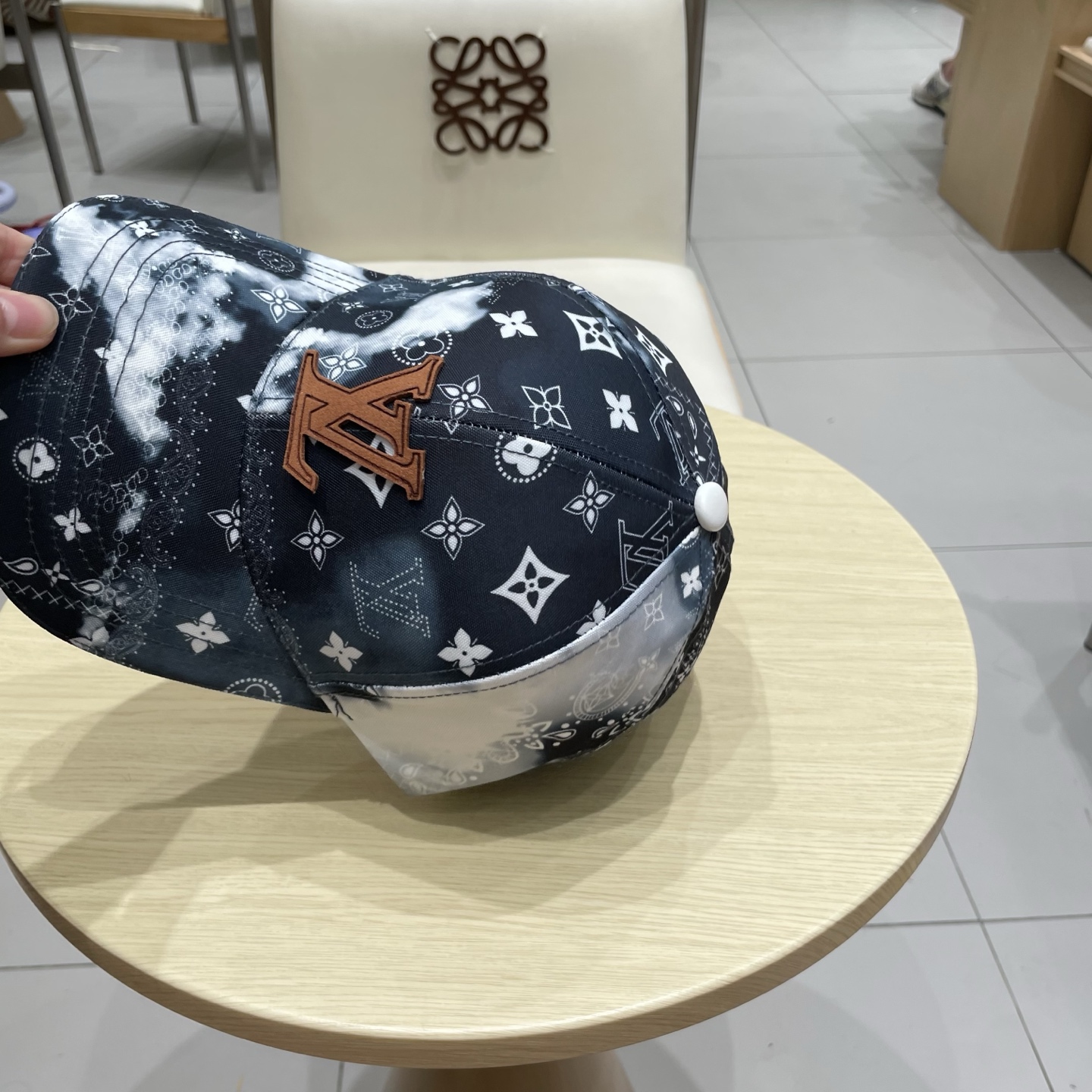 🧢路易威登棒球帽 LouisVuitton😍新款LV棒球帽，重工打造♥️高端大气，百搭款🤗男女通用！跑量