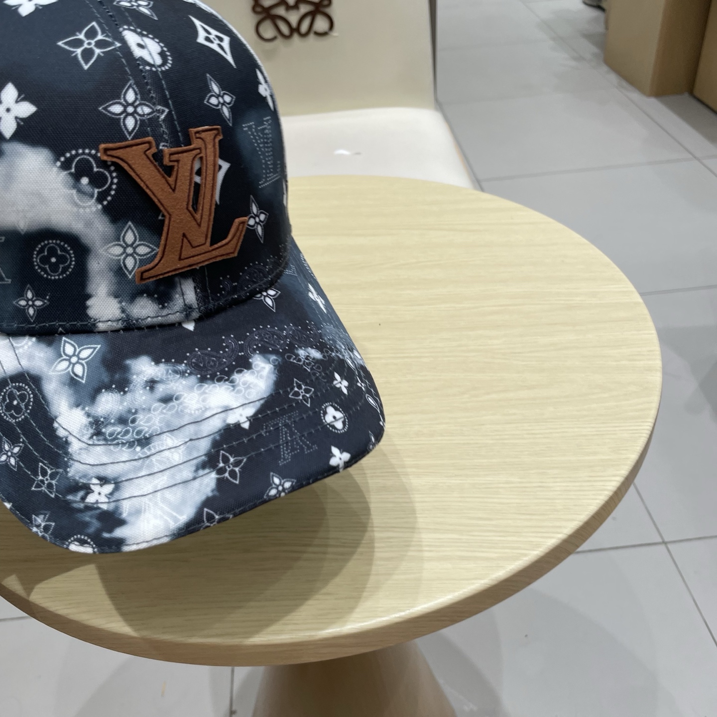 🧢路易威登棒球帽 LouisVuitton😍新款LV棒球帽，重工打造♥️高端大气，百搭款🤗男女通用！跑量