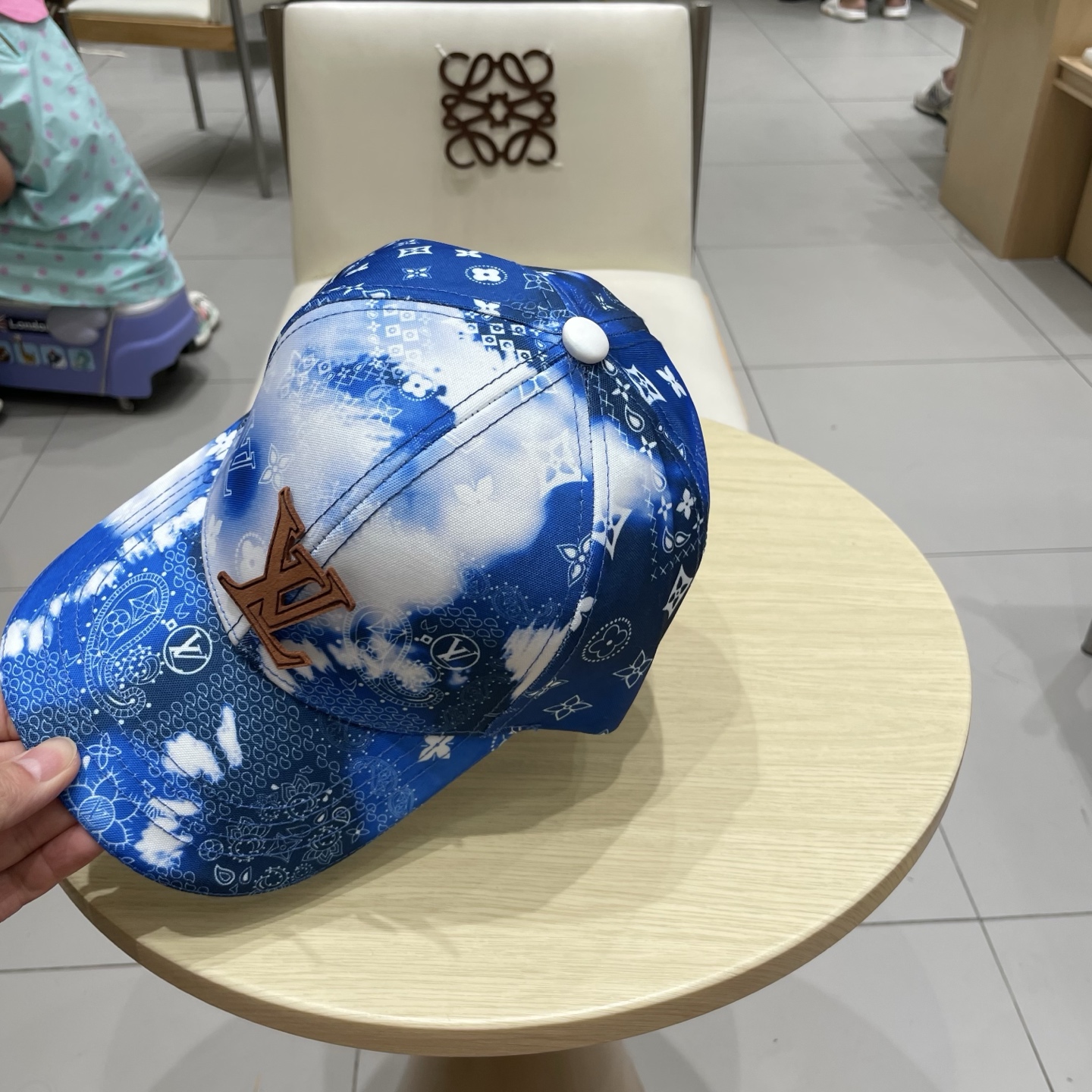 🧢路易威登棒球帽 LouisVuitton😍新款LV棒球帽，重工打造♥️高端大气，百搭款🤗男女通用！跑量