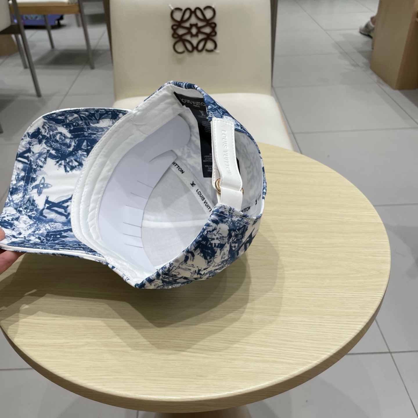 🧢路易威登棒球帽 LouisVuitton😍新款LV棒球帽，重工打造♥️高端大气，百搭款🤗男女通用！跑量