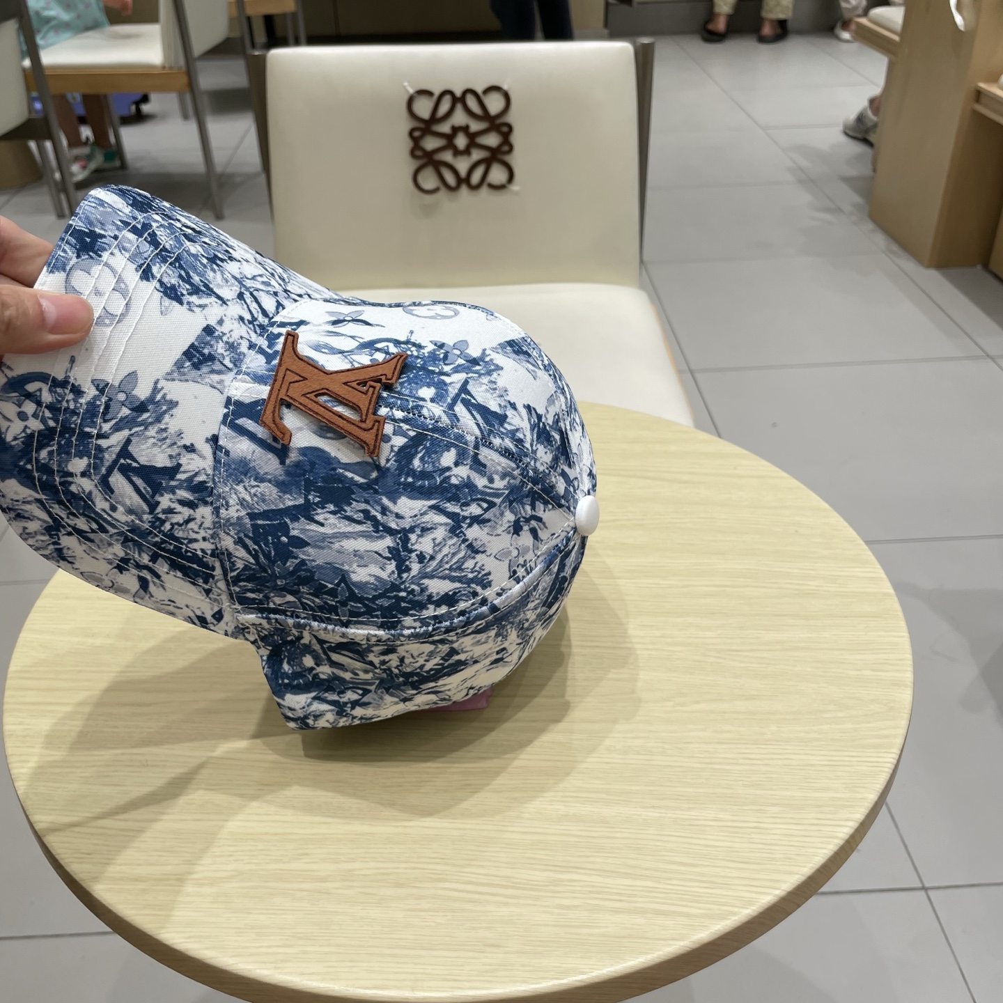 🧢路易威登棒球帽 LouisVuitton😍新款LV棒球帽，重工打造♥️高端大气，百搭款🤗男女通用！跑量