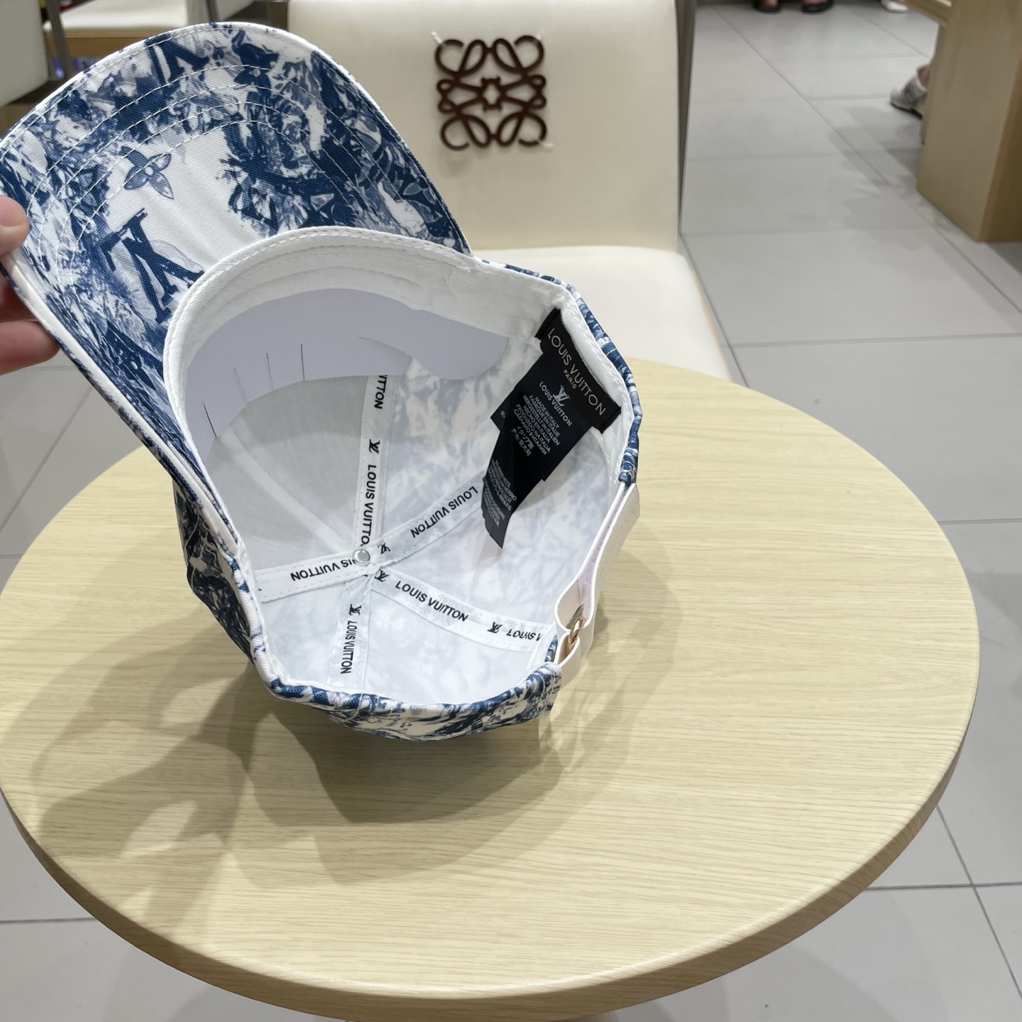 🧢路易威登棒球帽 LouisVuitton😍新款LV棒球帽，重工打造♥️高端大气，百搭款🤗男女通用！跑量