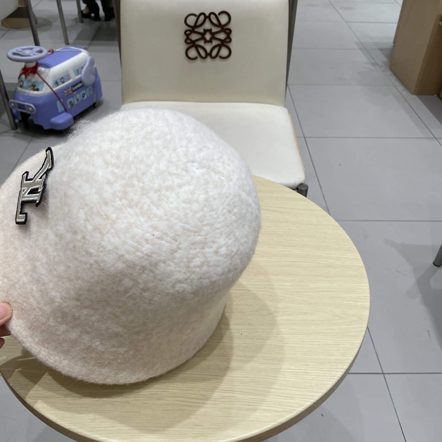 🧢路易威登棒球帽 LouisVuitton😍复古羊毛黑色渔夫帽秋冬季女士保暖护耳针织帽子显脸小盆帽