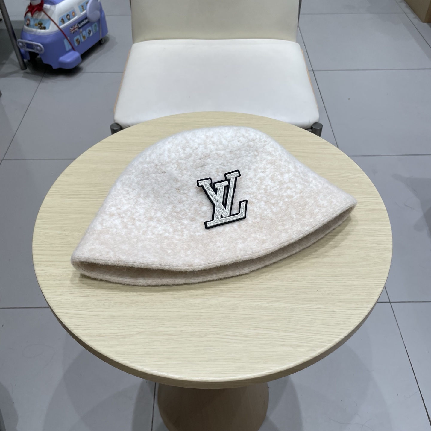 🧢路易威登棒球帽 LouisVuitton😍复古羊毛黑色渔夫帽秋冬季女士保暖护耳针织帽子显脸小盆帽