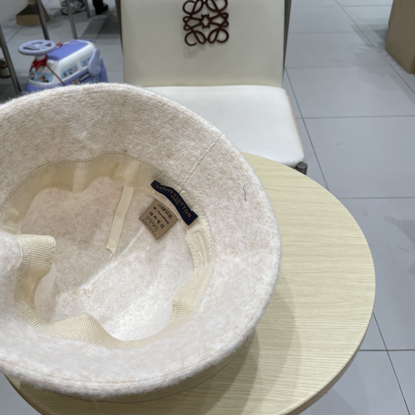 🧢路易威登棒球帽 LouisVuitton😍复古羊毛黑色渔夫帽秋冬季女士保暖护耳针织帽子显脸小盆帽