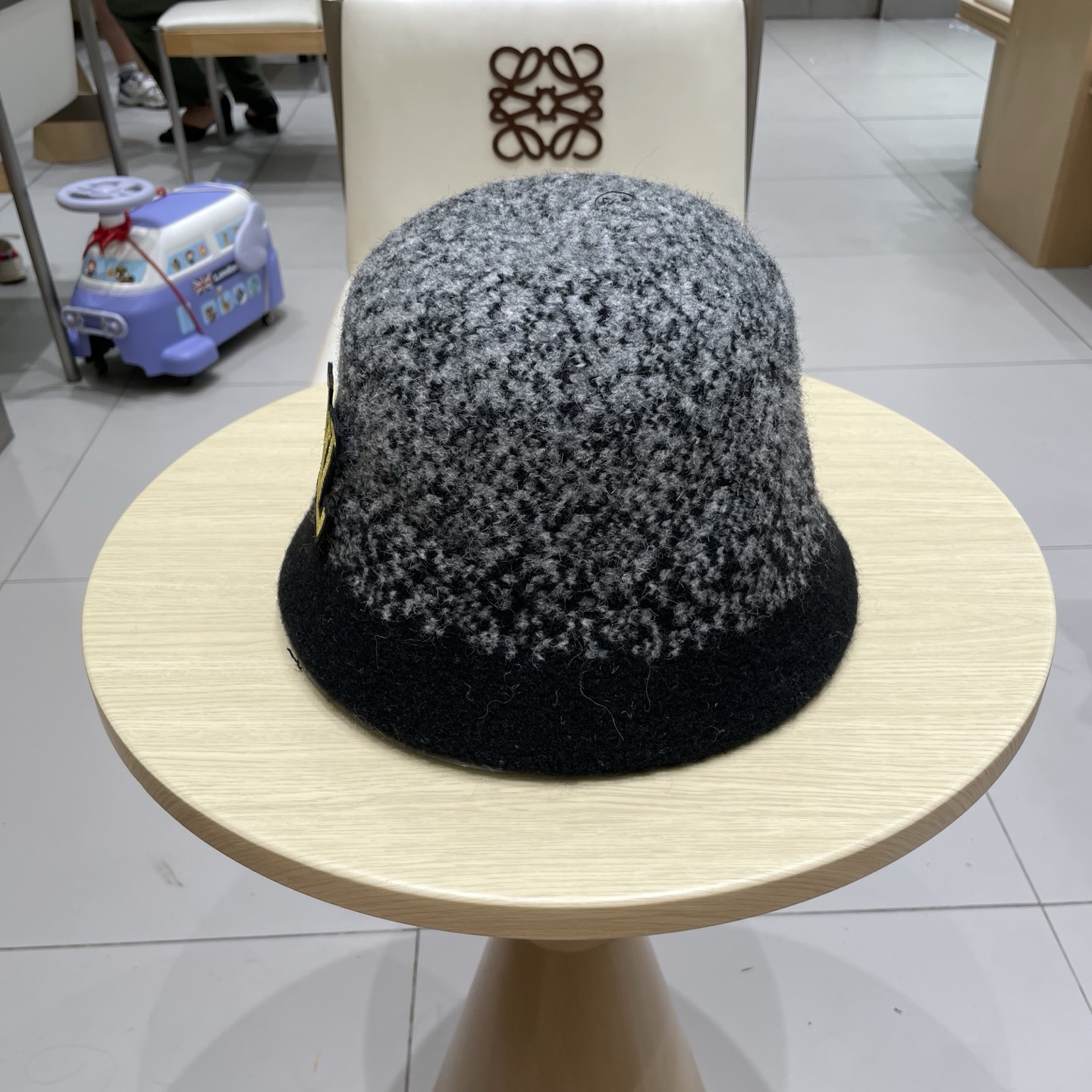 🧢路易威登棒球帽 LouisVuitton😍复古羊毛黑色渔夫帽秋冬季女士保暖护耳针织帽子显脸小盆帽