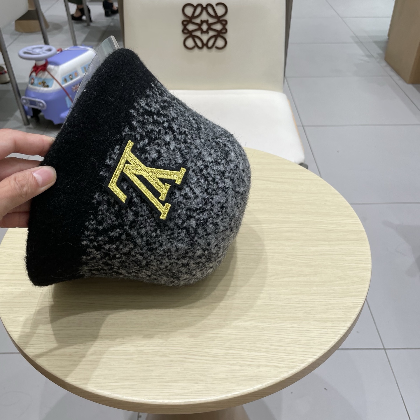 🧢路易威登棒球帽 LouisVuitton😍复古羊毛黑色渔夫帽秋冬季女士保暖护耳针织帽子显脸小盆帽