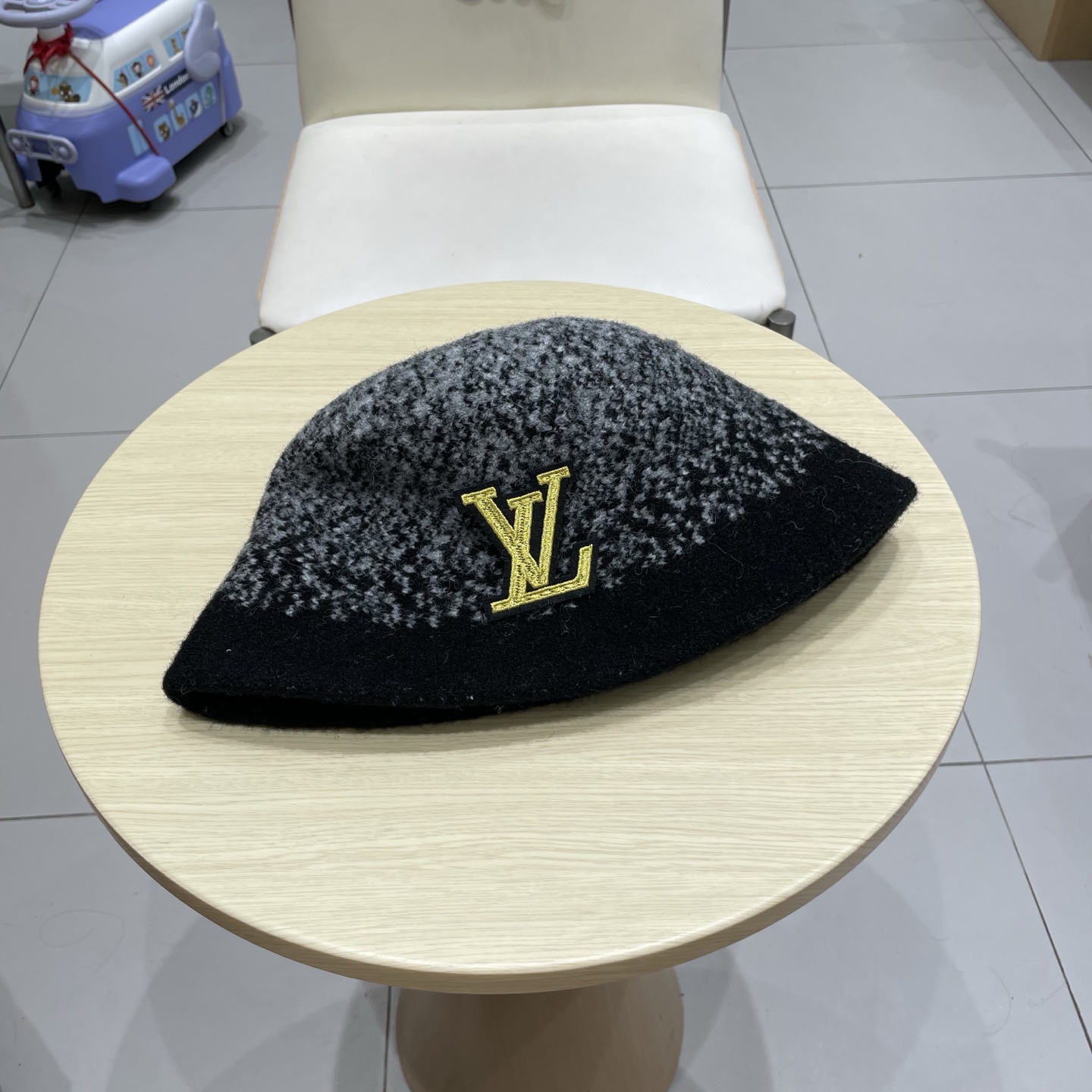 🧢路易威登棒球帽 LouisVuitton😍复古羊毛黑色渔夫帽秋冬季女士保暖护耳针织帽子显脸小盆帽