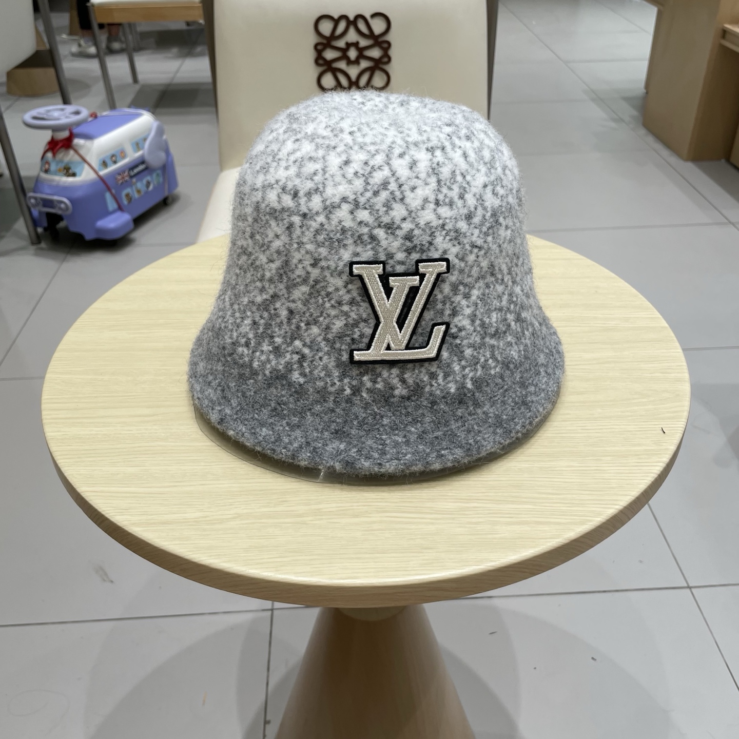 🧢路易威登棒球帽 LouisVuitton😍复古羊毛黑色渔夫帽秋冬季女士保暖护耳针织帽子显脸小盆帽