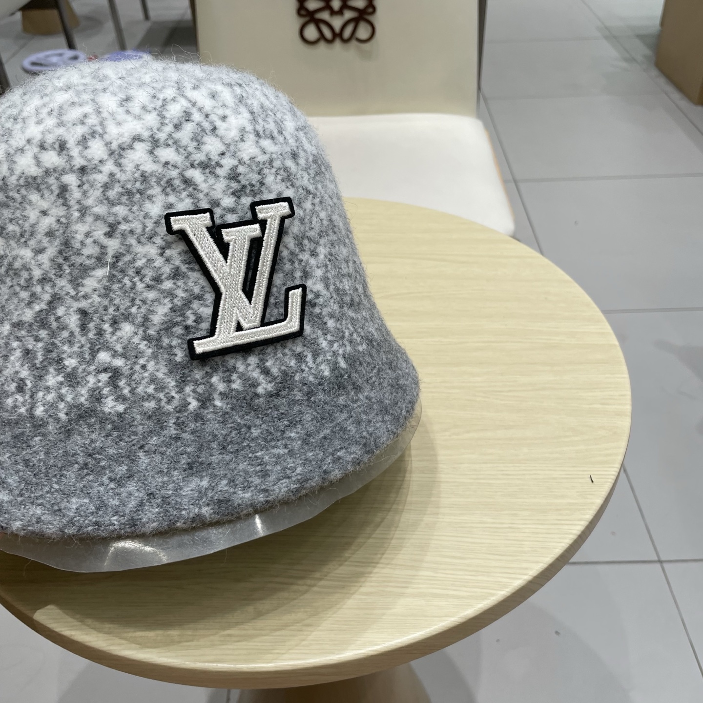 🧢路易威登棒球帽 LouisVuitton😍复古羊毛黑色渔夫帽秋冬季女士保暖护耳针织帽子显脸小盆帽
