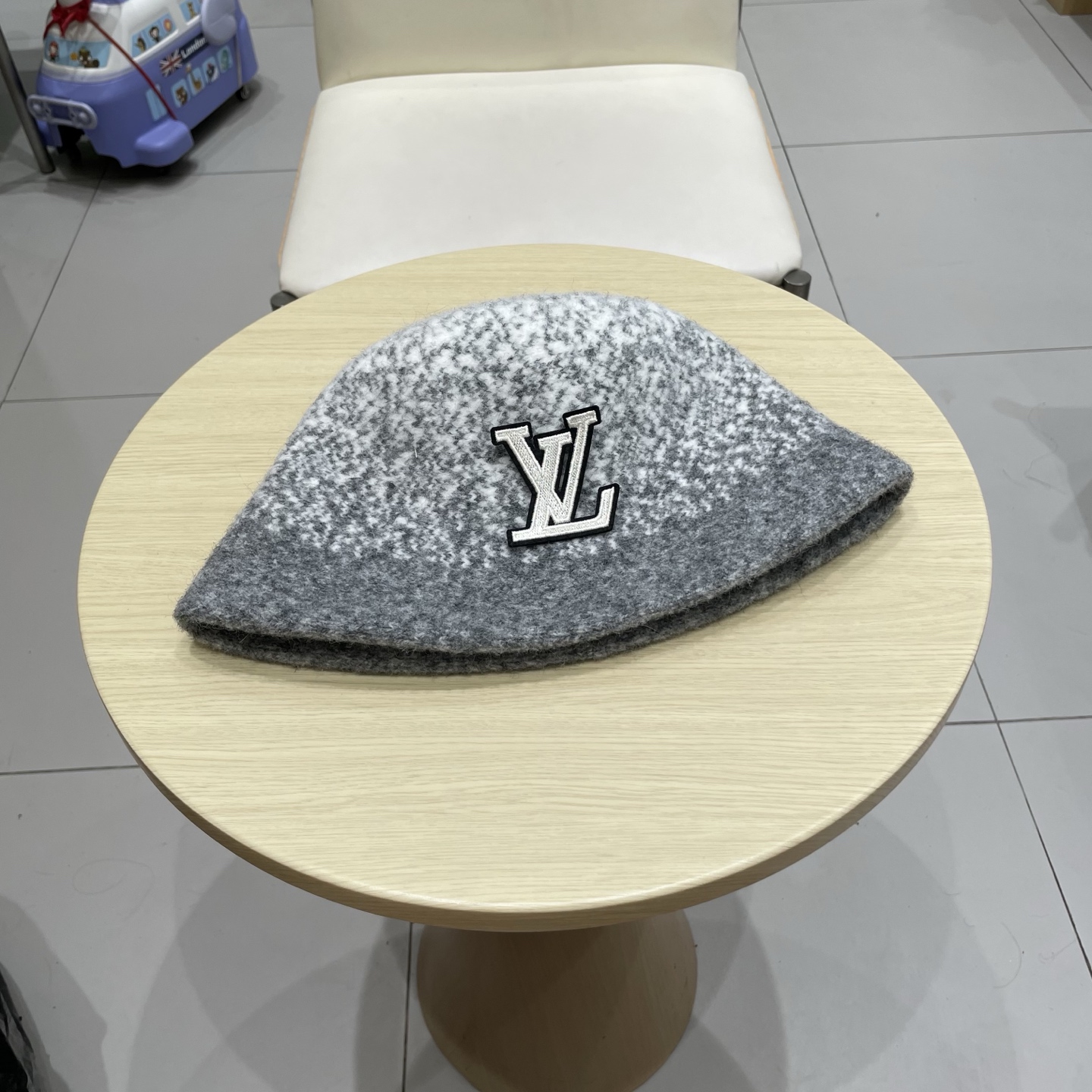 🧢路易威登棒球帽 LouisVuitton😍复古羊毛黑色渔夫帽秋冬季女士保暖护耳针织帽子显脸小盆帽