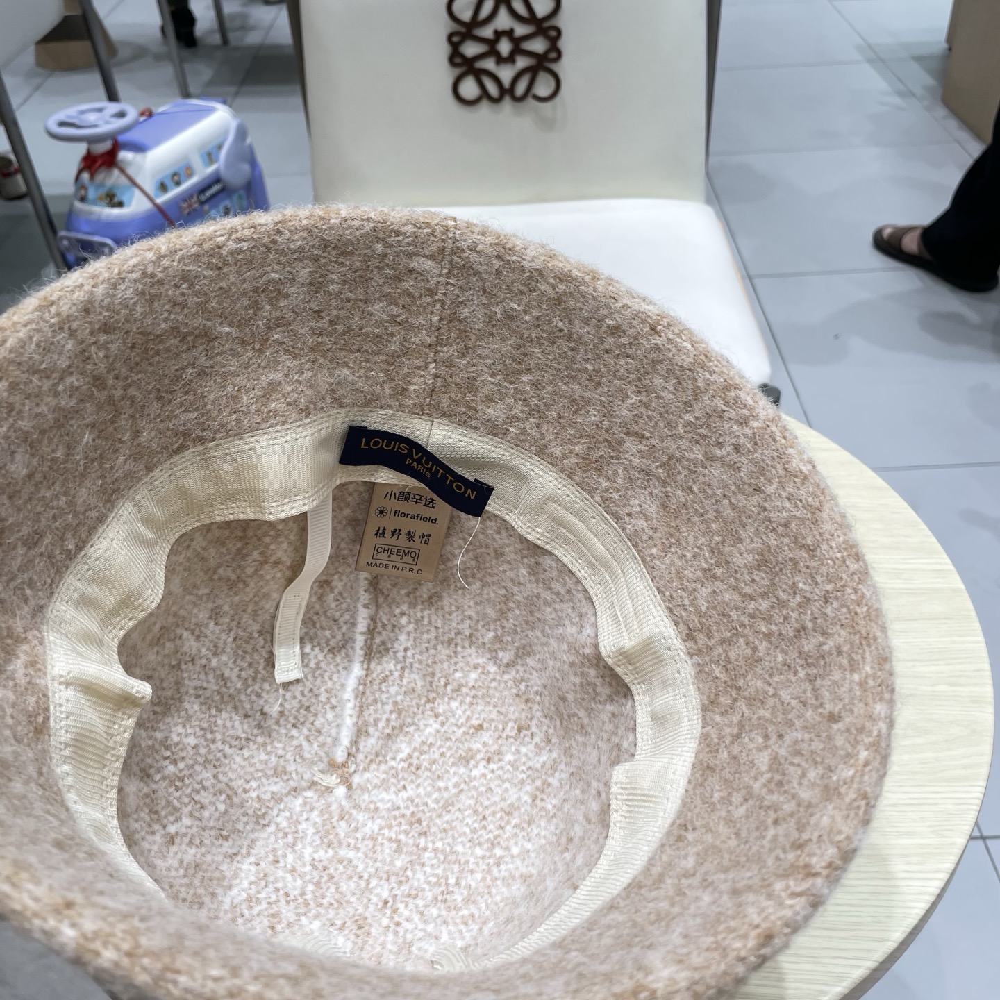 🧢路易威登棒球帽 LouisVuitton😍复古羊毛黑色渔夫帽秋冬季女士保暖护耳针织帽子显脸小盆帽