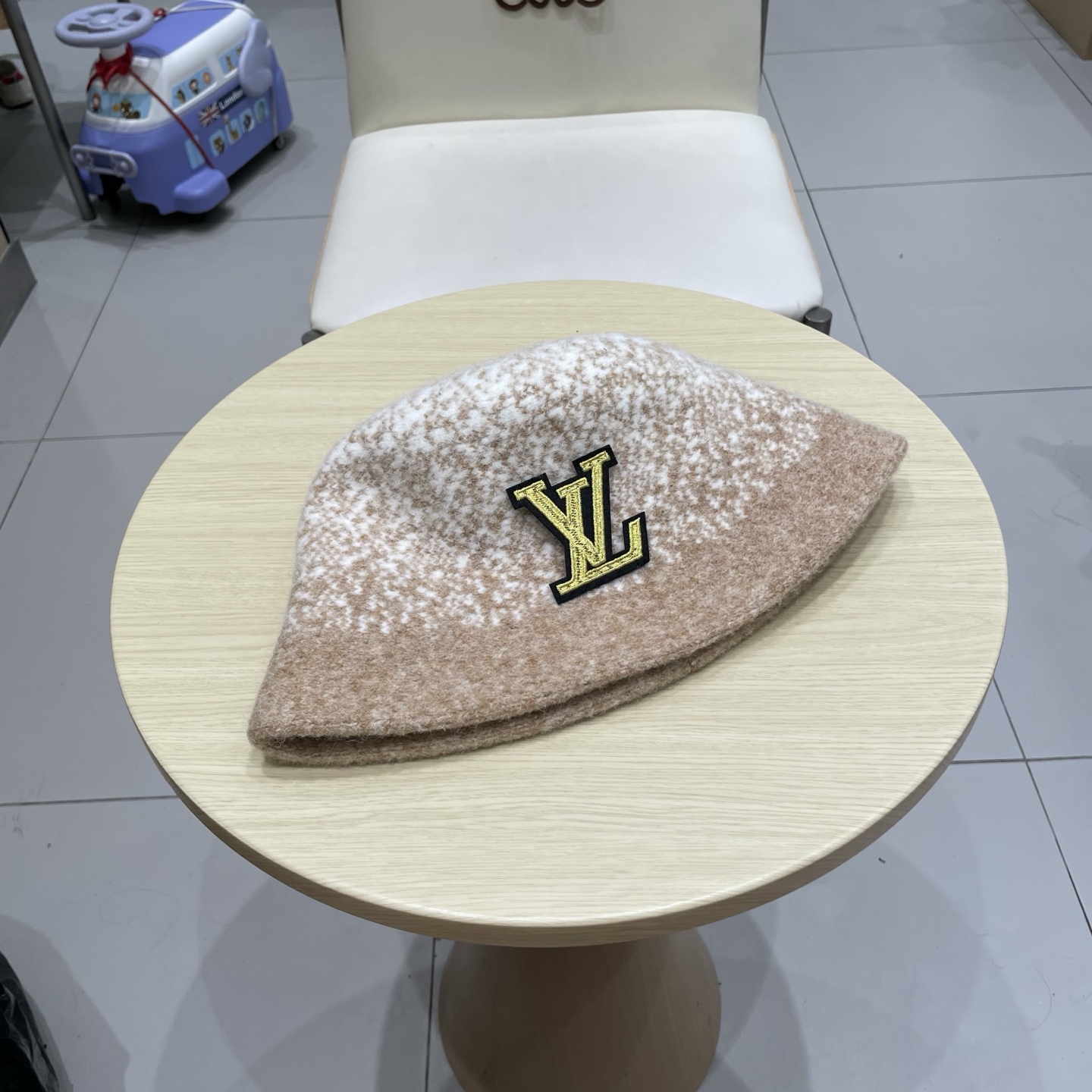 🧢路易威登棒球帽 LouisVuitton😍复古羊毛黑色渔夫帽秋冬季女士保暖护耳针织帽子显脸小盆帽