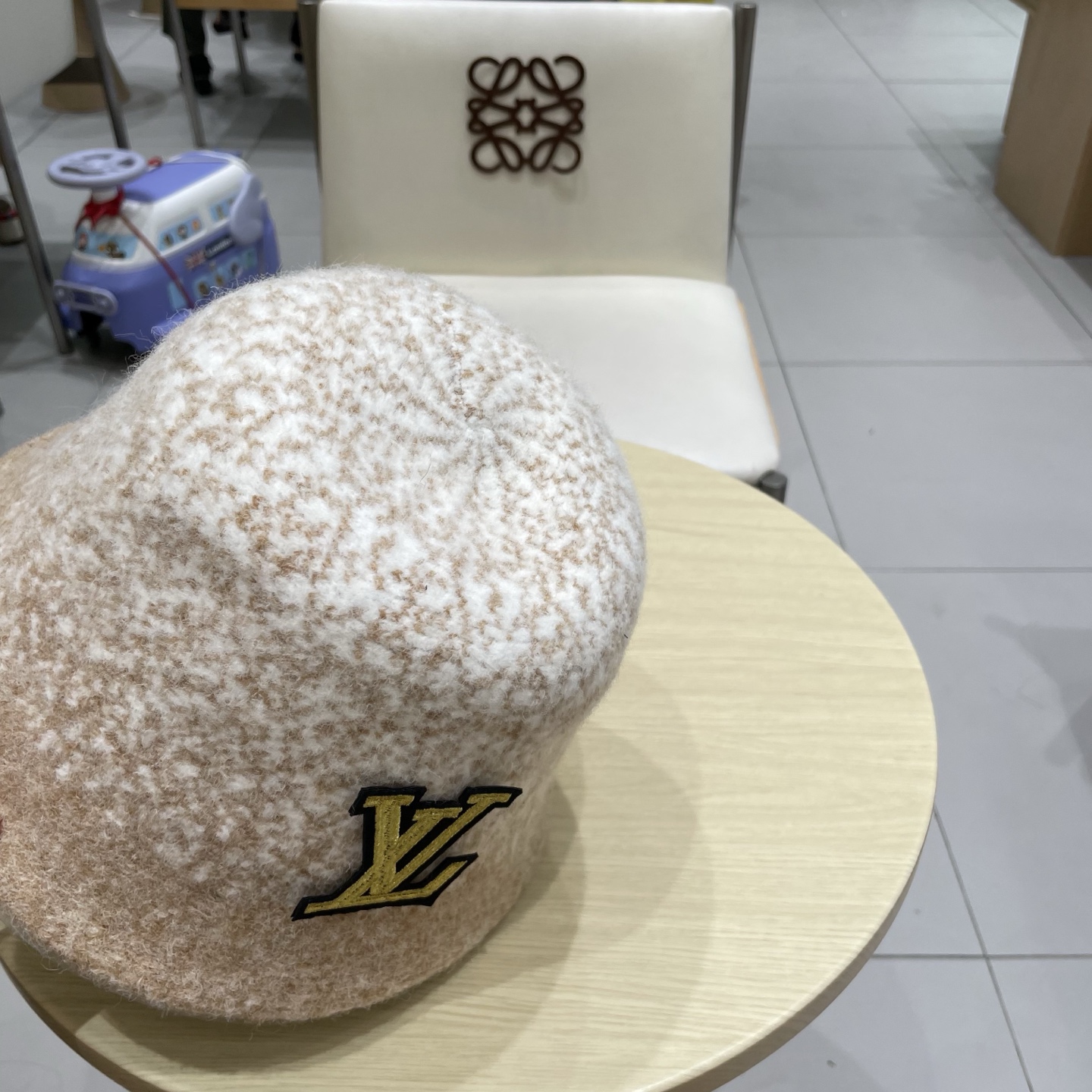 🧢路易威登棒球帽 LouisVuitton😍复古羊毛黑色渔夫帽秋冬季女士保暖护耳针织帽子显脸小盆帽