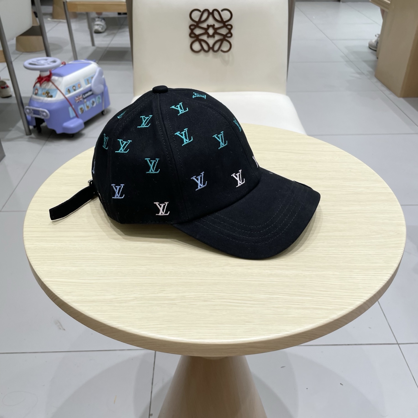 🧢路易威登棒球帽 LouisVuitton😍新款LV棒球帽，重工打造♥️高端大气，百搭款🤗男女通用！跑量