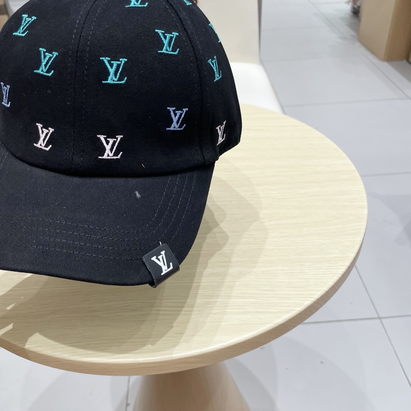 🧢路易威登棒球帽 LouisVuitton😍新款LV棒球帽，重工打造♥️高端大气，百搭款🤗男女通用！跑量