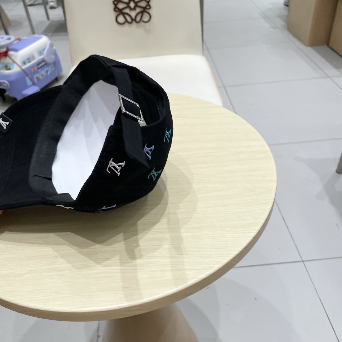 🧢路易威登棒球帽 LouisVuitton😍新款LV棒球帽，重工打造♥️高端大气，百搭款🤗男女通用！跑量