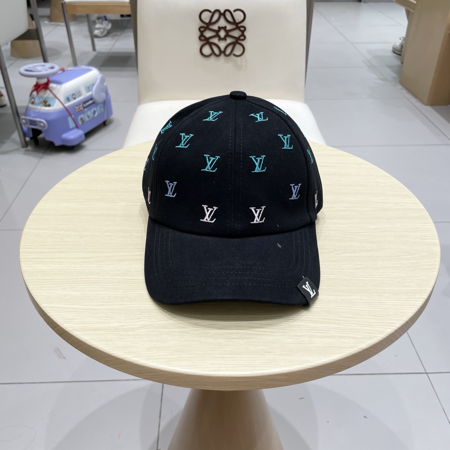🧢路易威登棒球帽 LouisVuitton😍新款LV棒球帽，重工打造♥️高端大气，百搭款🤗男女通用！跑量