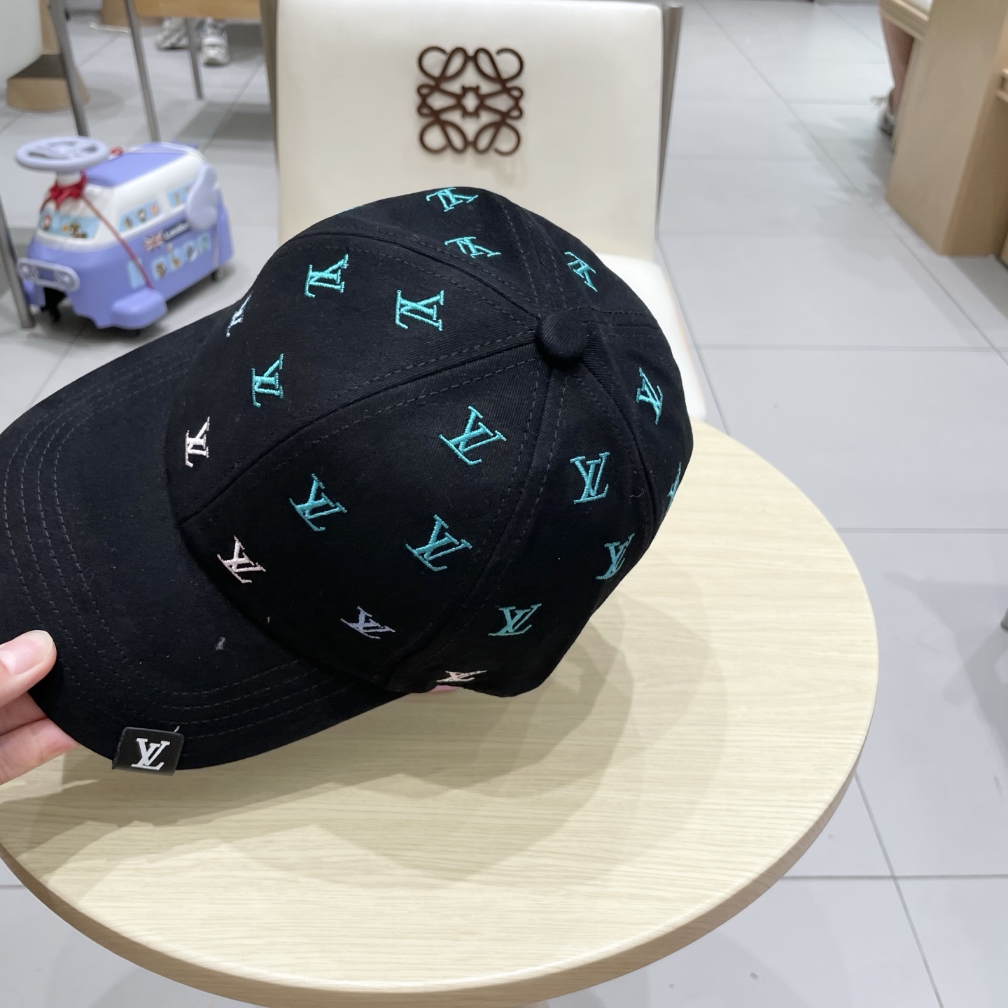 🧢路易威登棒球帽 LouisVuitton😍新款LV棒球帽，重工打造♥️高端大气，百搭款🤗男女通用！跑量