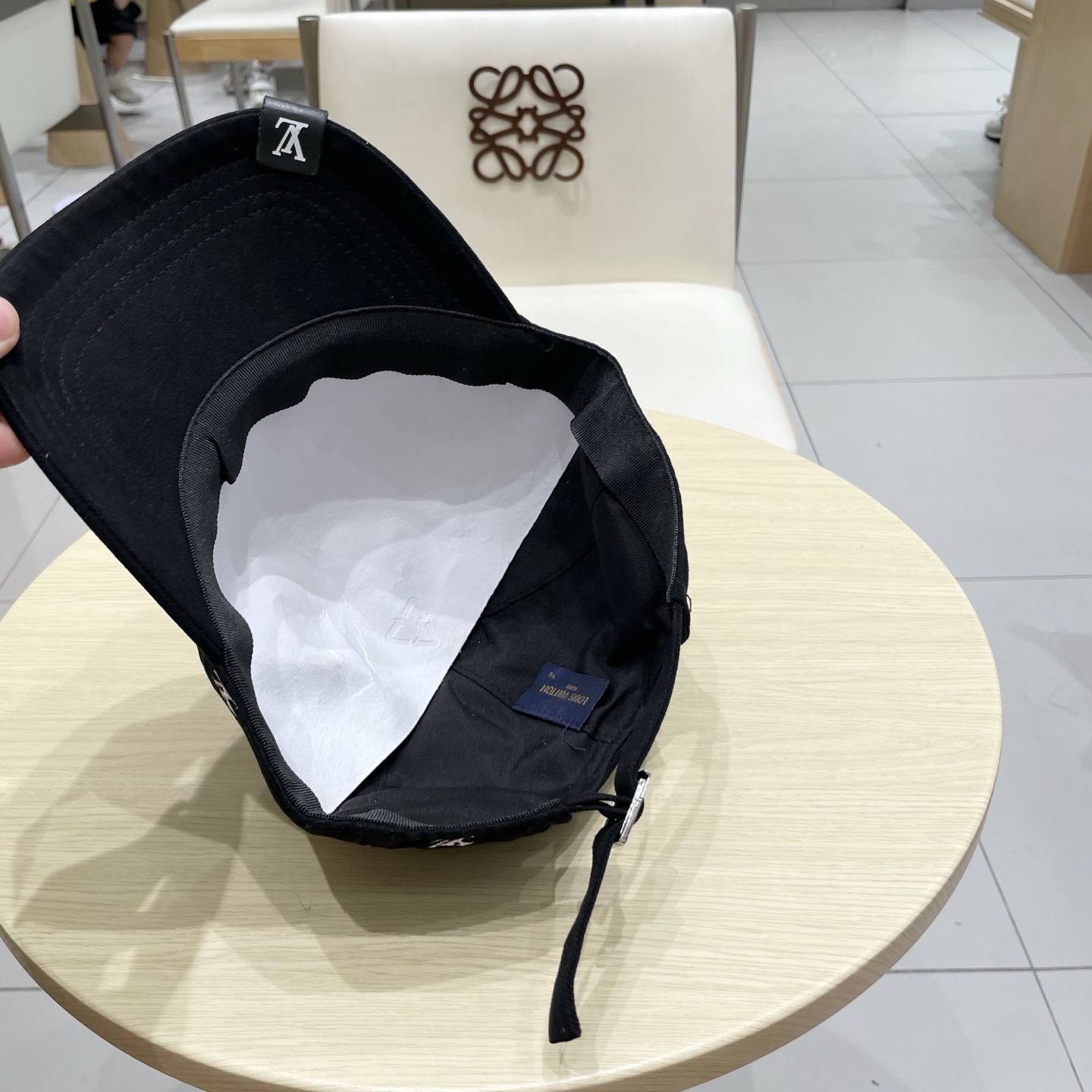 🧢路易威登棒球帽 LouisVuitton😍新款LV棒球帽，重工打造♥️高端大气，百搭款🤗男女通用！跑量