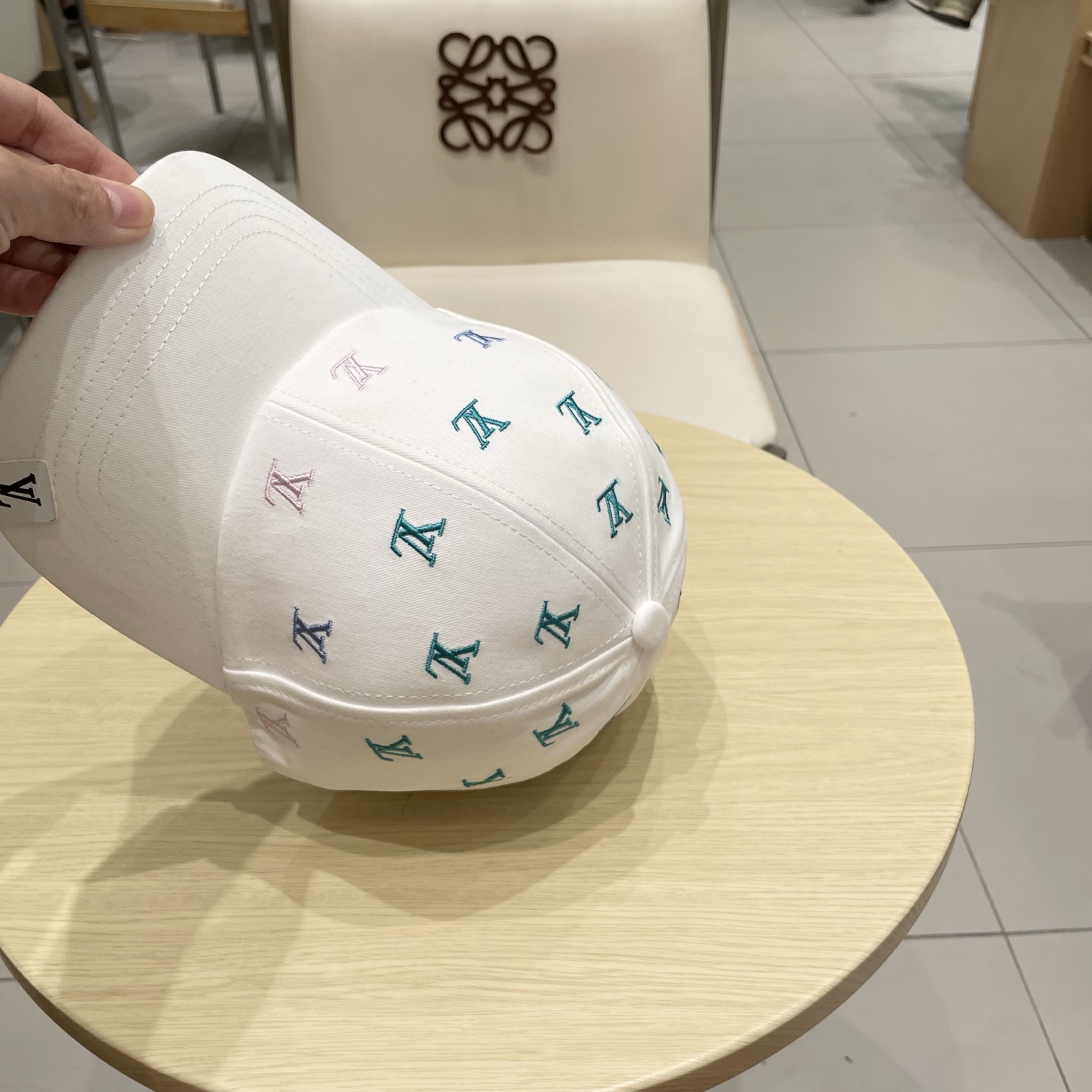 🧢路易威登棒球帽 LouisVuitton😍新款LV棒球帽，重工打造♥️高端大气，百搭款🤗男女通用！跑量