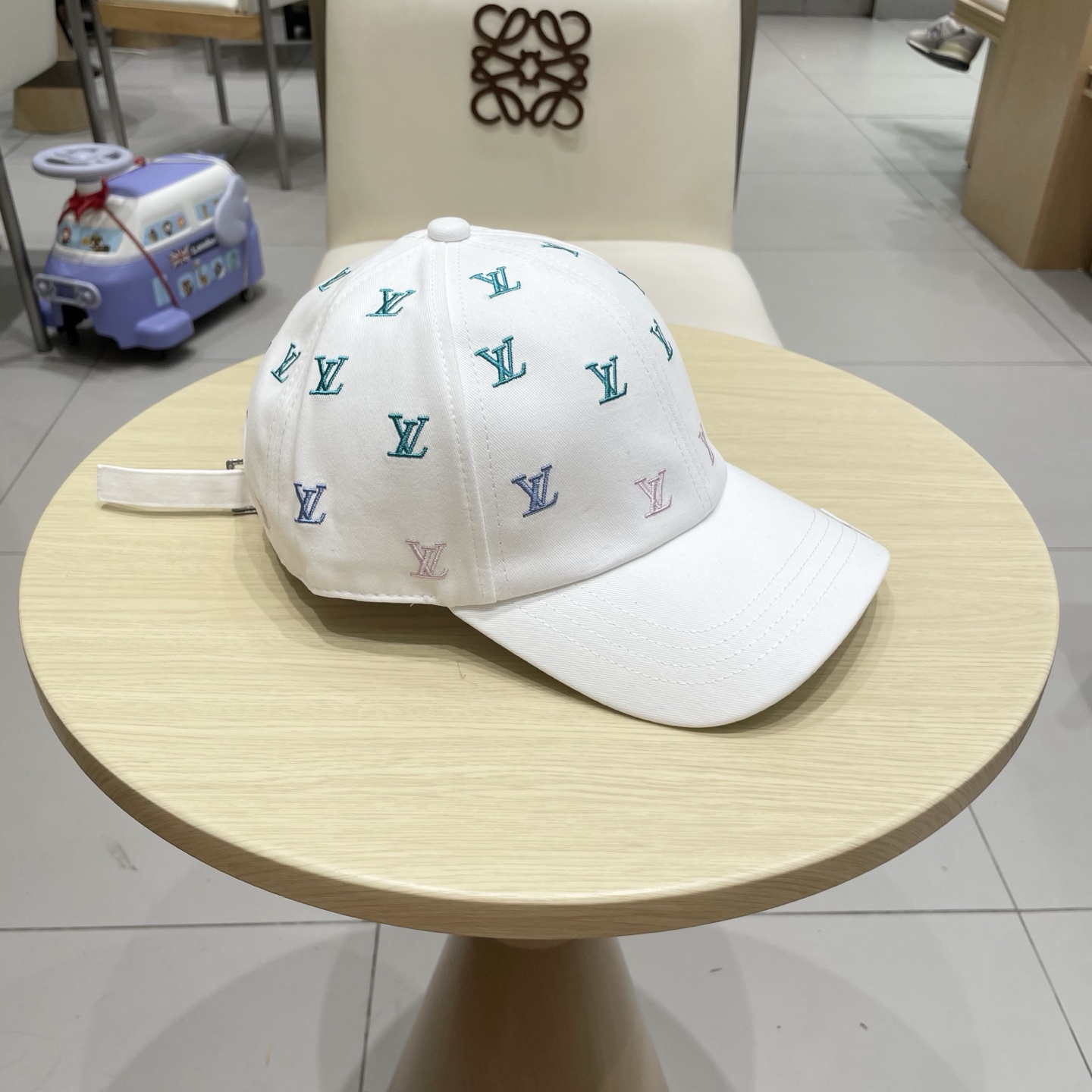 🧢路易威登棒球帽 LouisVuitton😍新款LV棒球帽，重工打造♥️高端大气，百搭款🤗男女通用！跑量