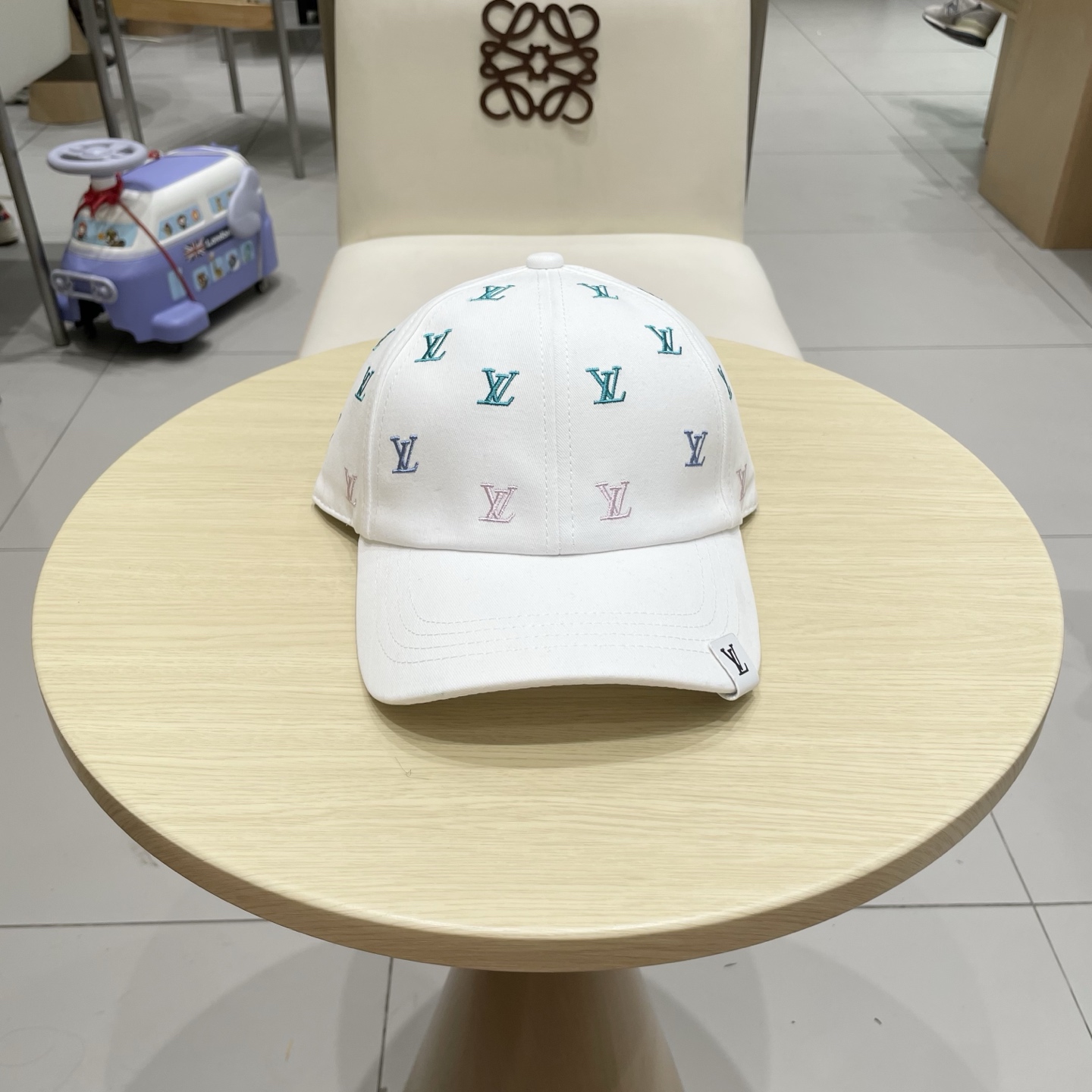 🧢路易威登棒球帽 LouisVuitton😍新款LV棒球帽，重工打造♥️高端大气，百搭款🤗男女通用！跑量