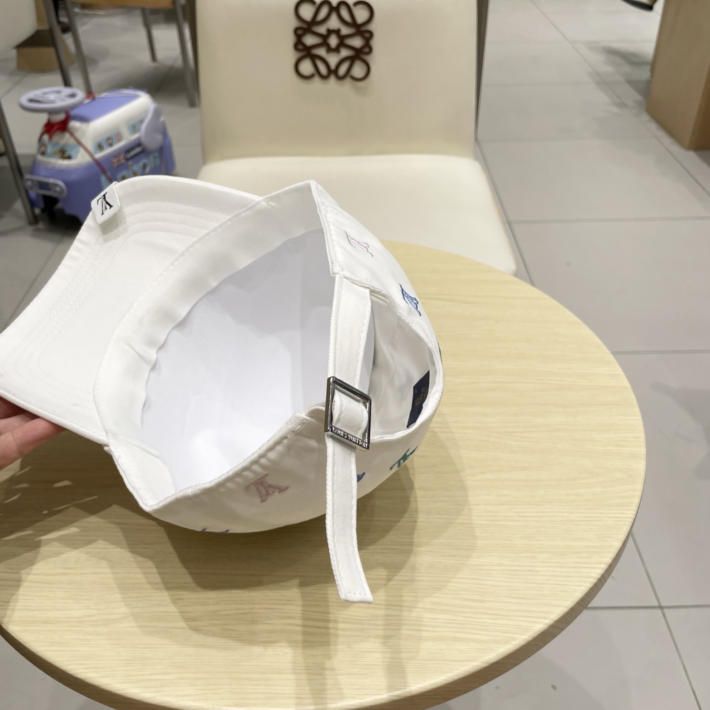 🧢路易威登棒球帽 LouisVuitton😍新款LV棒球帽，重工打造♥️高端大气，百搭款🤗男女通用！跑量