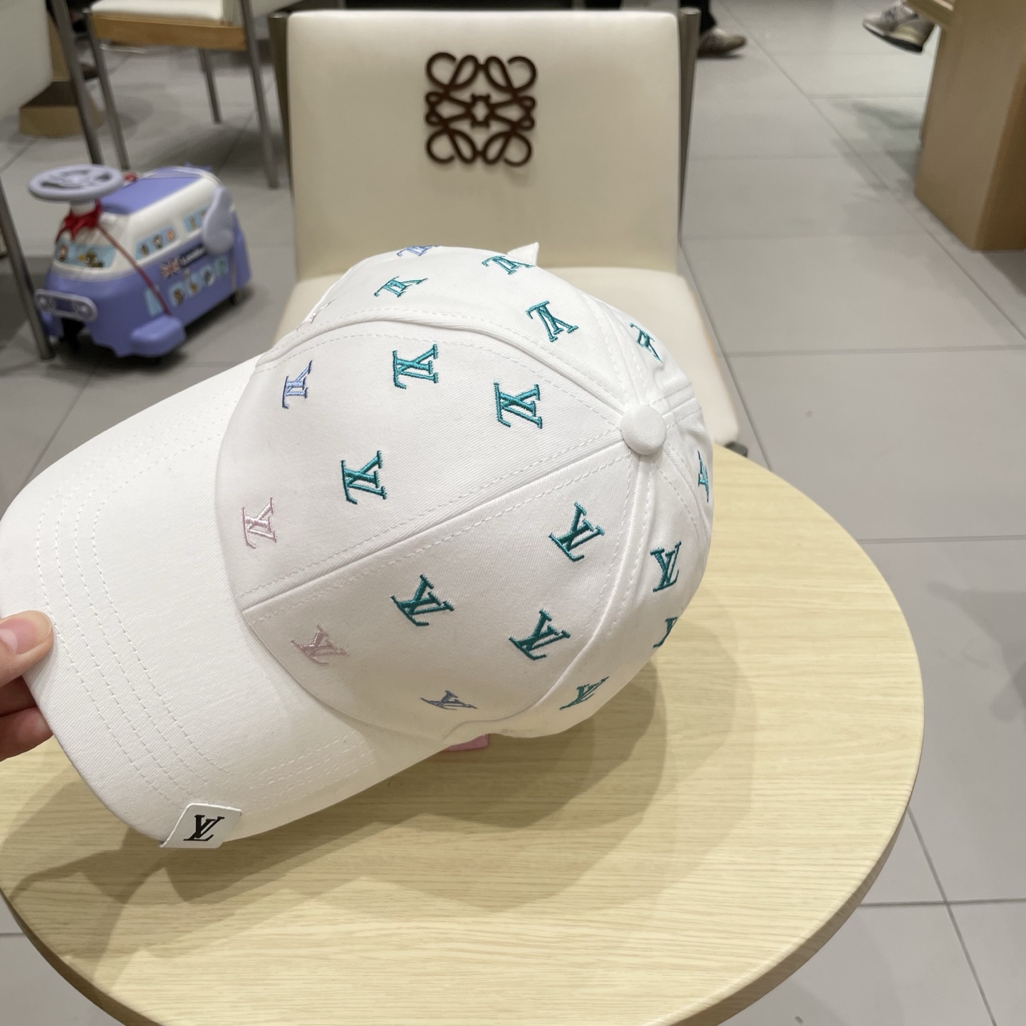 🧢路易威登棒球帽 LouisVuitton😍新款LV棒球帽，重工打造♥️高端大气，百搭款🤗男女通用！跑量