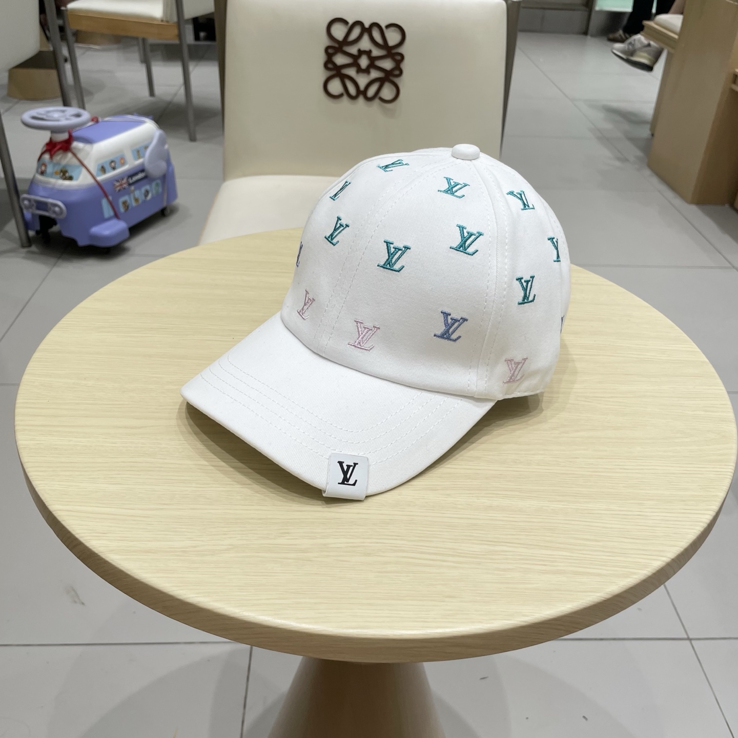 🧢路易威登棒球帽 LouisVuitton😍新款LV棒球帽，重工打造♥️高端大气，百搭款🤗男女通用！跑量