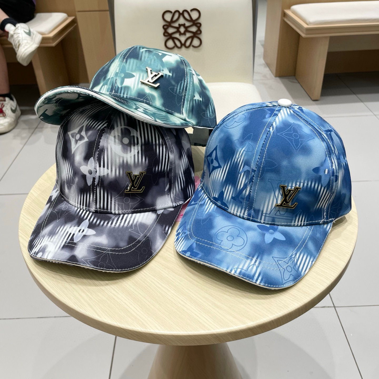  🧢路易威登棒球帽 LouisVuitton😍新款LV棒球帽，重工打造♥️高端大气，百搭款🤗男女通用！跑