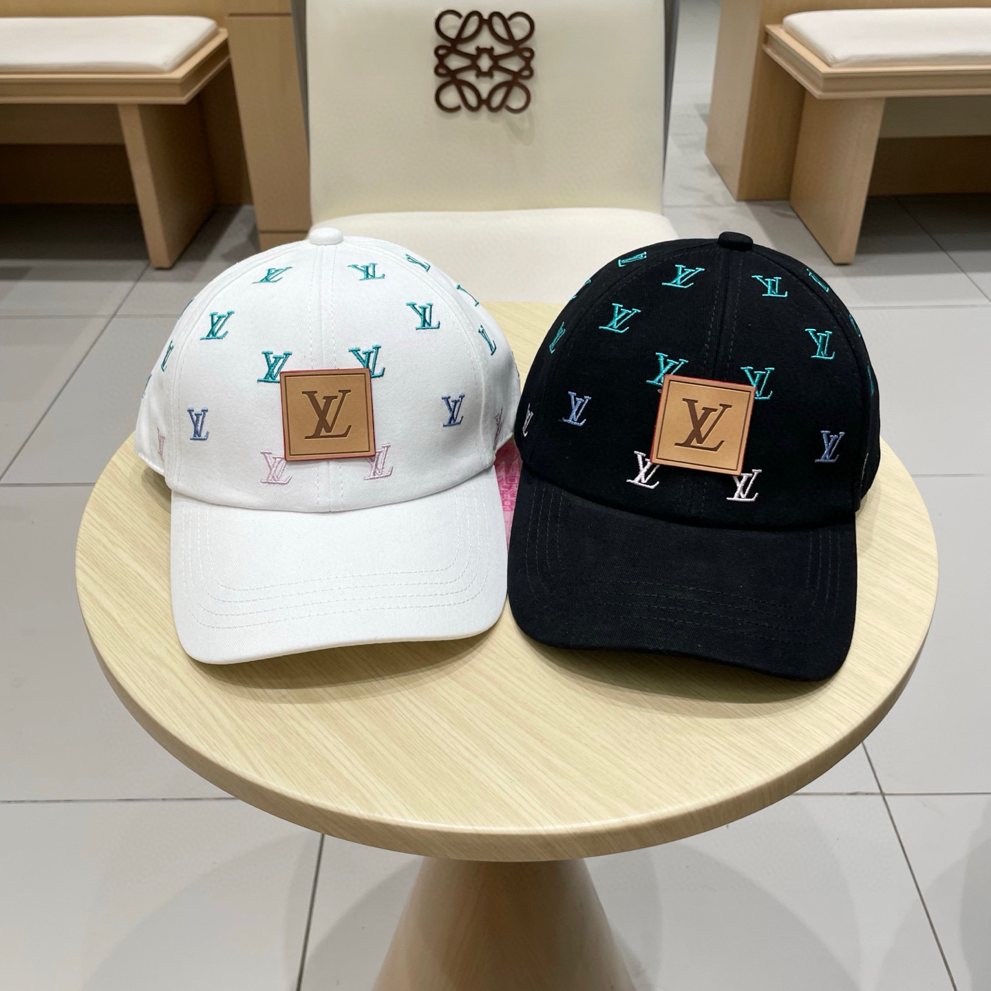 🧢路易威登lv棒球帽 LouisVuitton😍新款重工打造♥️高端大气，百搭款🤗男女通用！