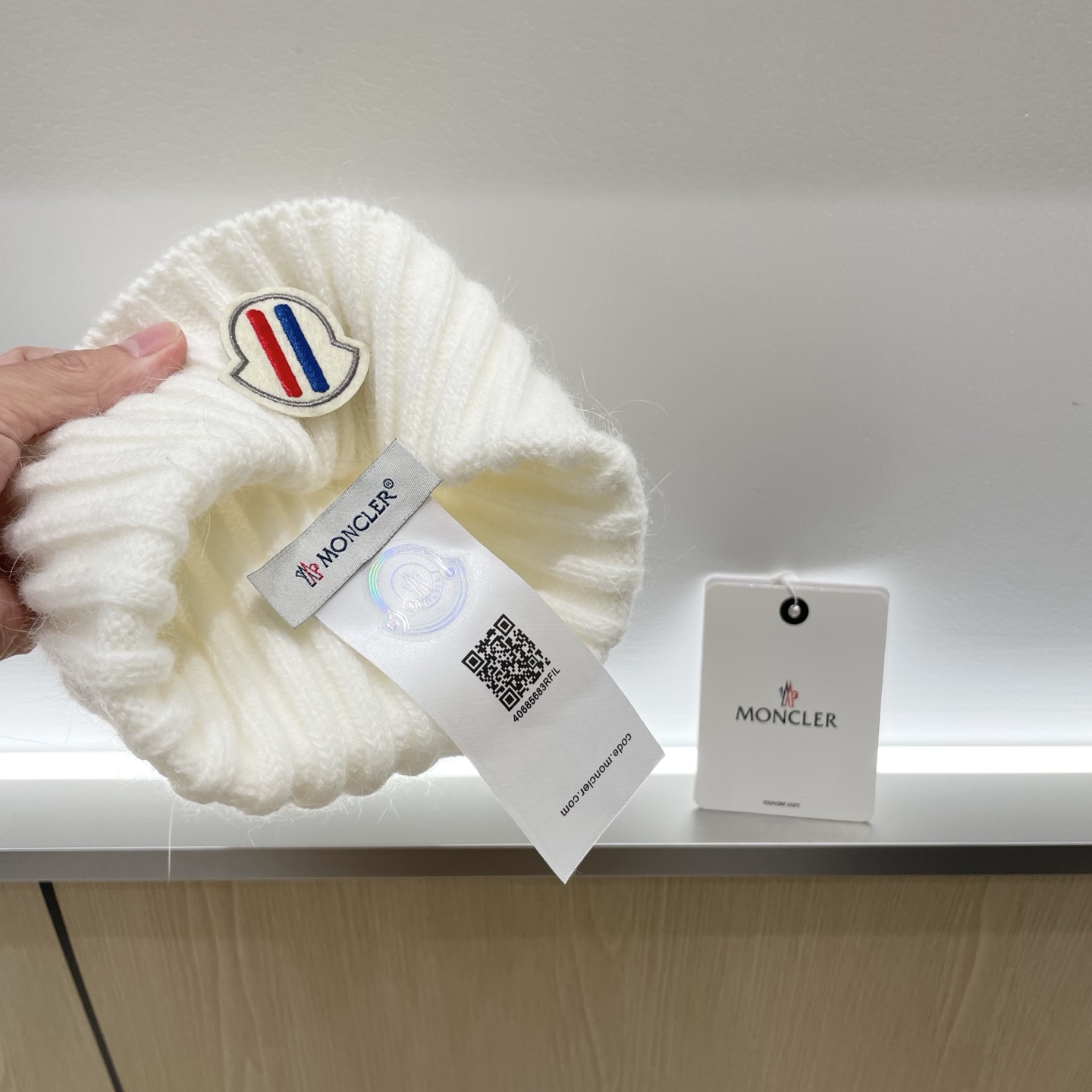   蒙口Moncler盟可睐💥官网经典针织帽，原单复刻.非常柔软亲肤，弹性很好💓有质感又非常百搭的款式~