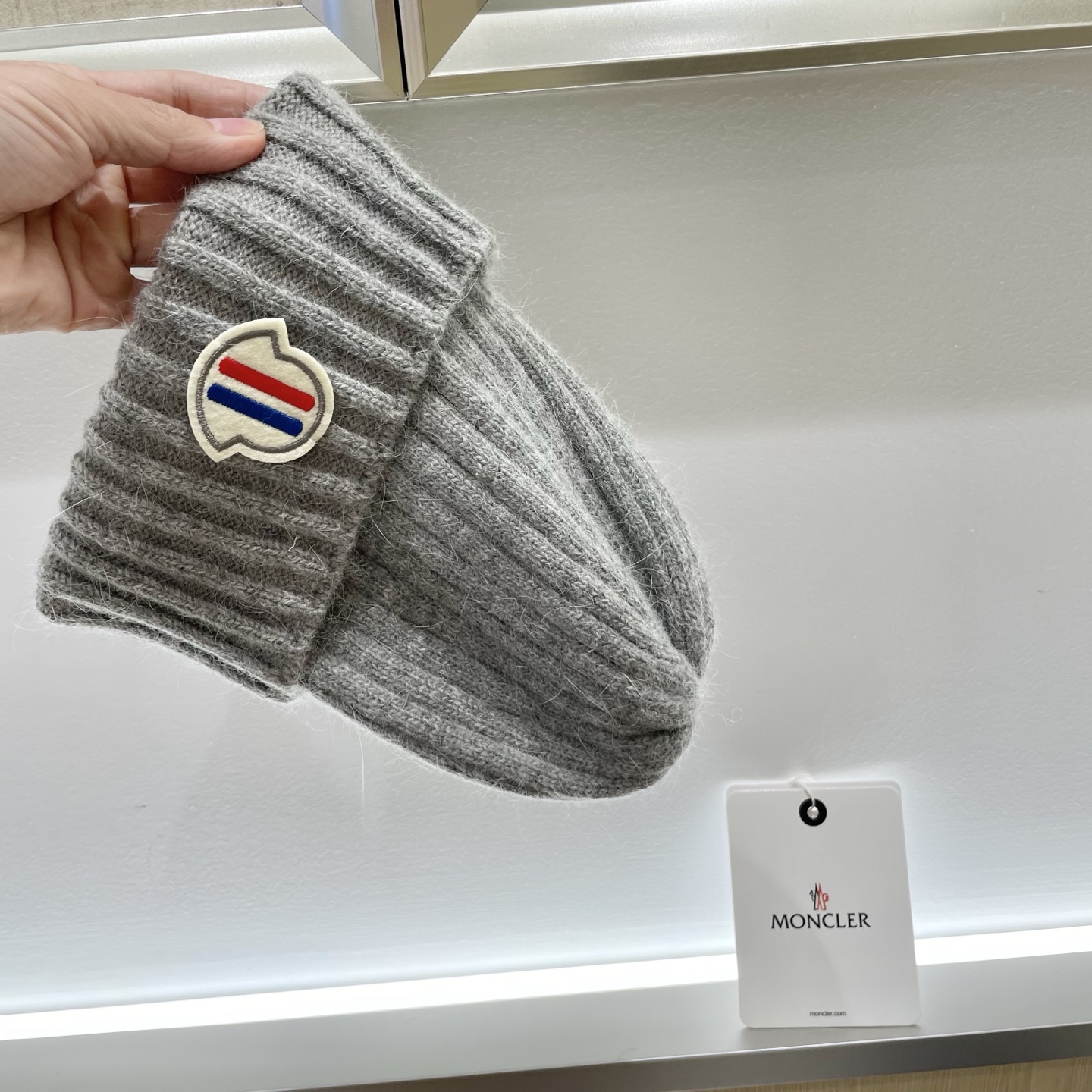   蒙口Moncler盟可睐💥官网经典针织帽，原单复刻.非常柔软亲肤，弹性很好💓有质感又非常百搭的款式~