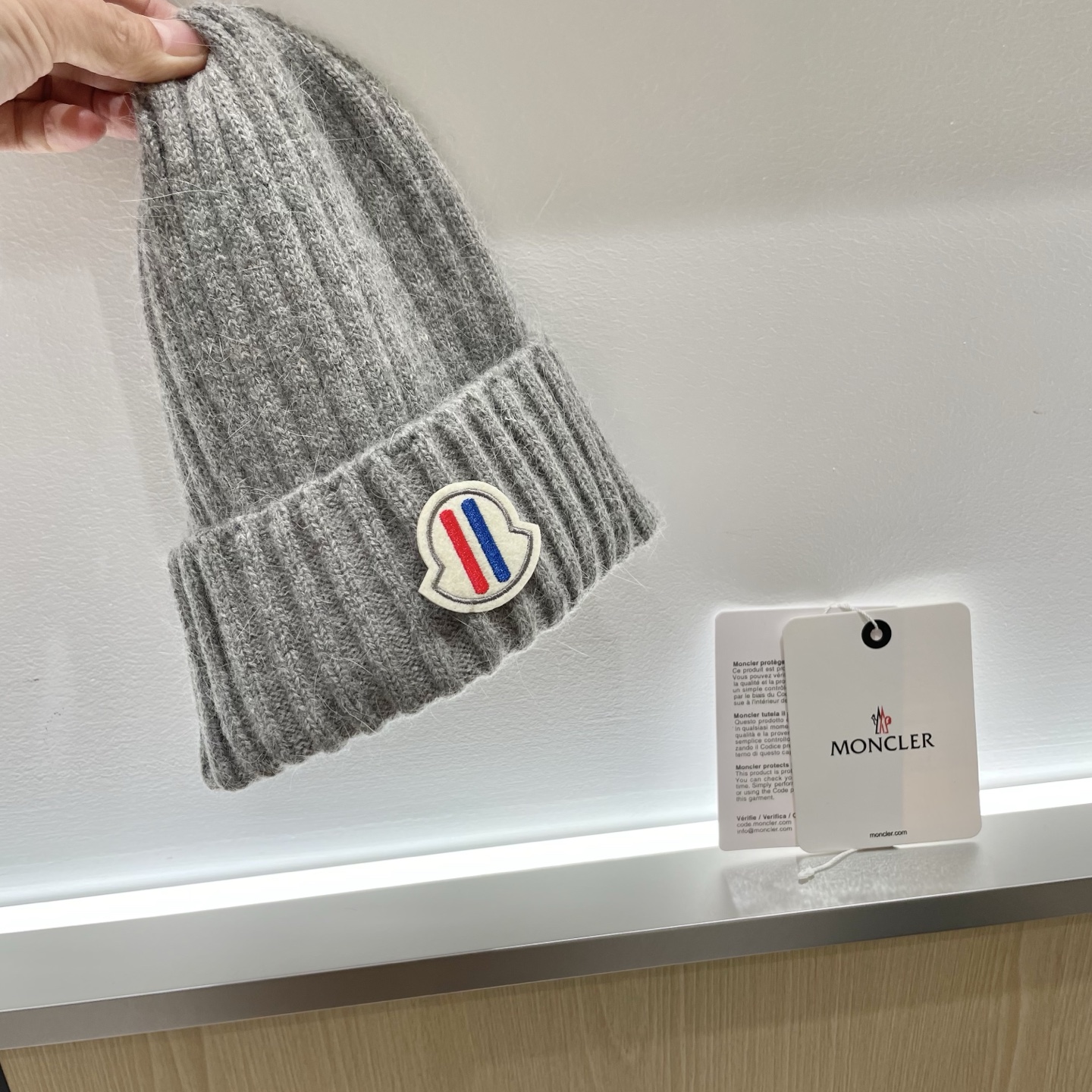   蒙口Moncler盟可睐💥官网经典针织帽，原单复刻.非常柔软亲肤，弹性很好💓有质感又非常百搭的款式~