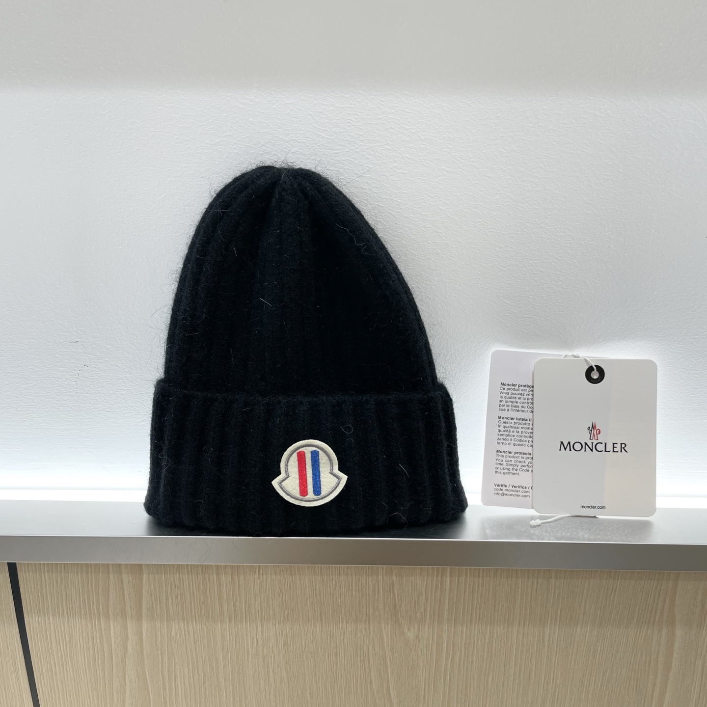 NO:360810,Moncler Moncler official website classic knitted hat, original single replica. Very soft and skin-friendly, very elastic, textured and very versatile style~ Warm cashmere wool hat, both size is elastic~ universal for men and women, can be worn for any head circumference. Super good quality, sincerely recommended hats, straw hats, fisherman hats, baseball hats, hats, Moncler, Moncler, espadrilles, hats蒙口Moncler盟可睐官网经典针织帽,原单复刻.非常柔软亲肤,弹性很好有质感又非常百搭的款式~保暖的 羊绒毛线帽,均码有弹性~男女通用,任何头围都可以佩戴.质量超好真心推荐帽子草帽渔夫帽棒球帽,帽子,Moncler,Moncler,espadrilles,hats,hat