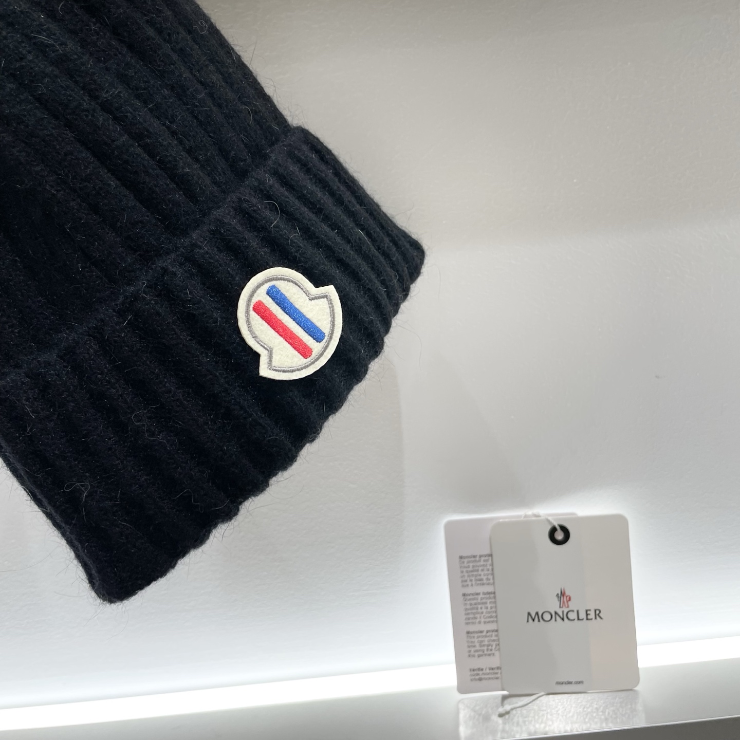   蒙口Moncler盟可睐💥官网经典针织帽，原单复刻.非常柔软亲肤，弹性很好💓有质感又非常百搭的款式~