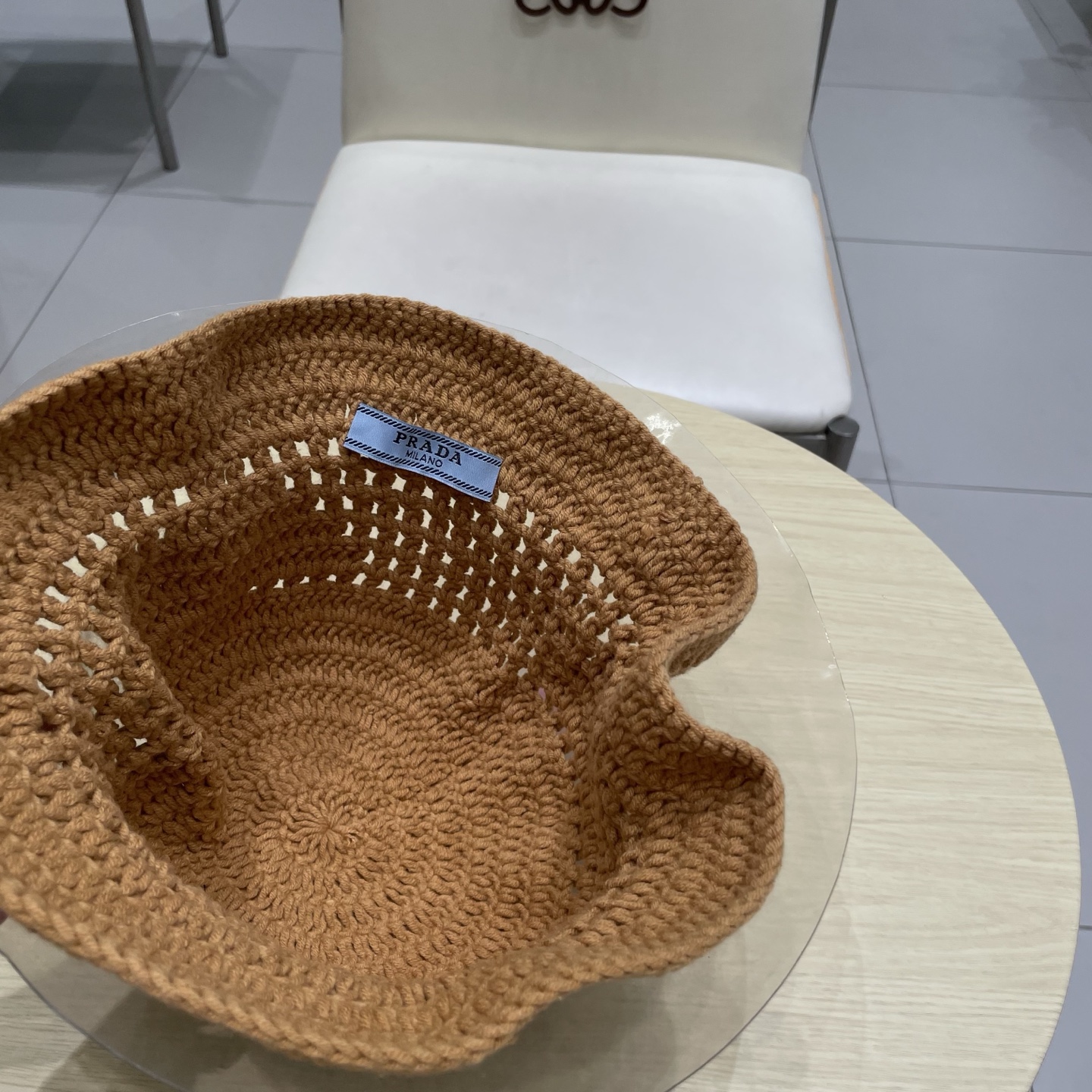  Prada普拉达新款秋冬刺绣字母倒三角形镂空手工钩编水桶帽毛线渔夫帽百搭网眼盆帽