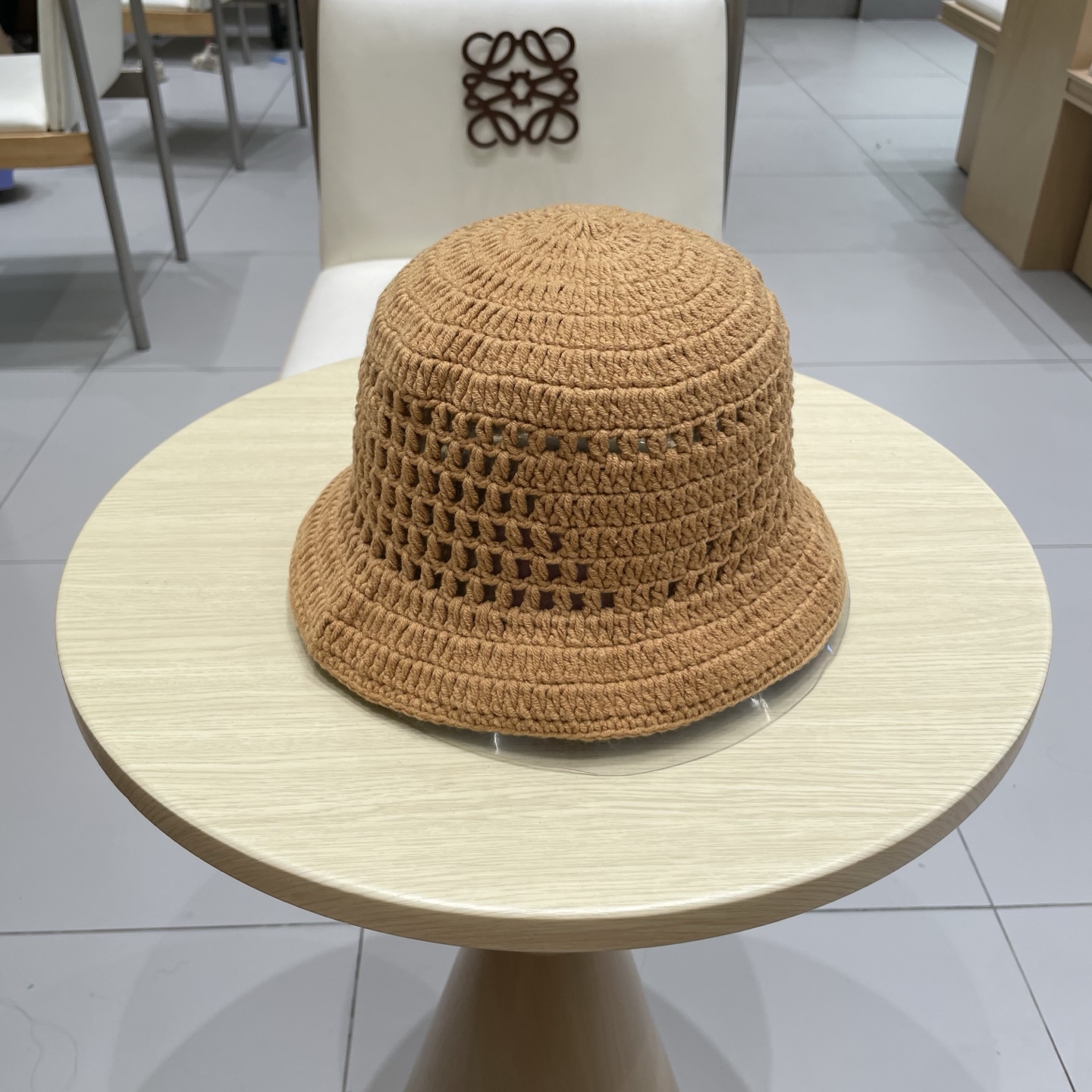  Prada普拉达新款秋冬刺绣字母倒三角形镂空手工钩编水桶帽毛线渔夫帽百搭网眼盆帽