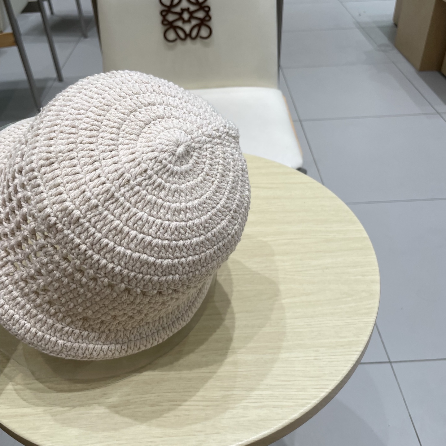  Prada普拉达新款秋冬刺绣字母倒三角形镂空手工钩编水桶帽毛线渔夫帽百搭网眼盆帽