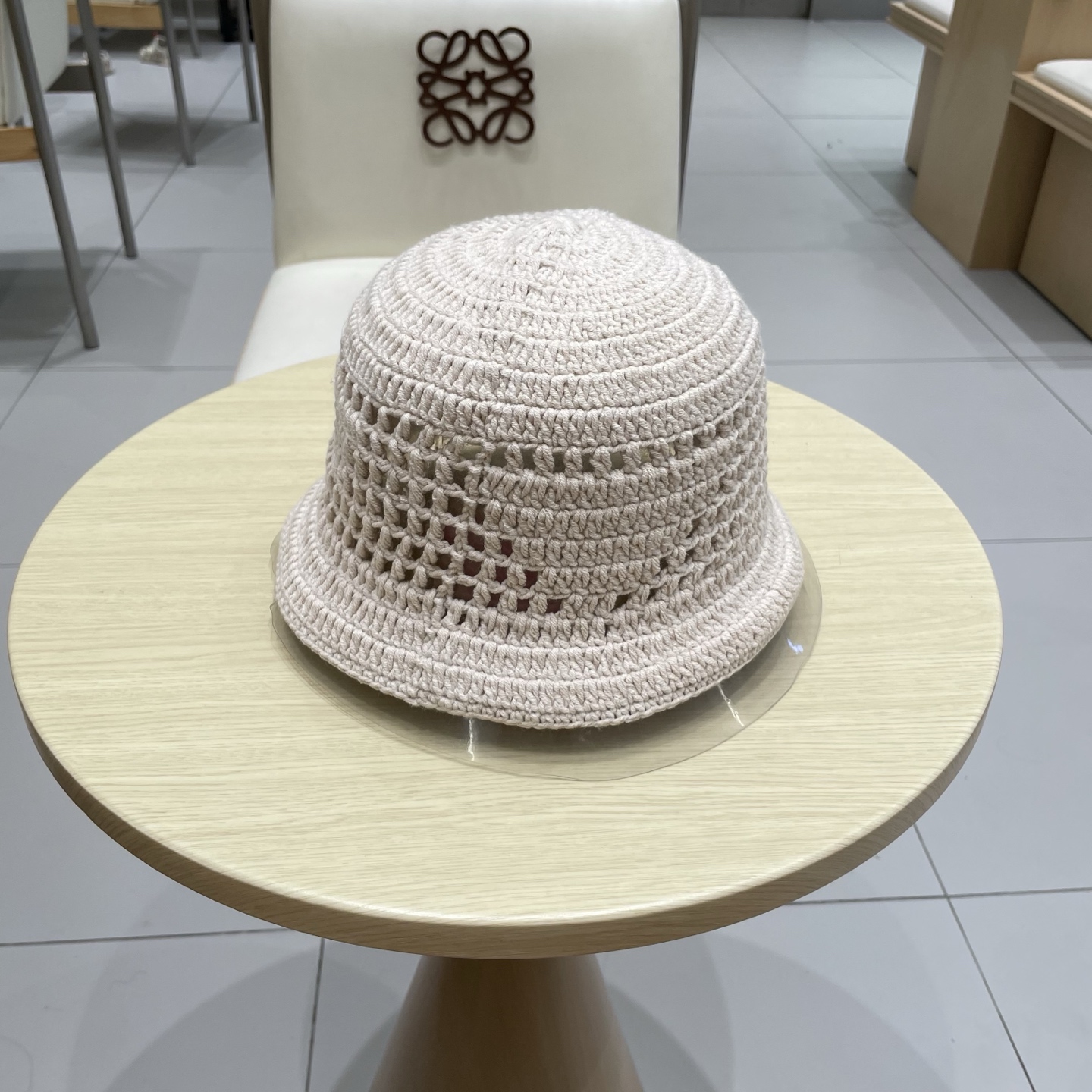  Prada普拉达新款秋冬刺绣字母倒三角形镂空手工钩编水桶帽毛线渔夫帽百搭网眼盆帽