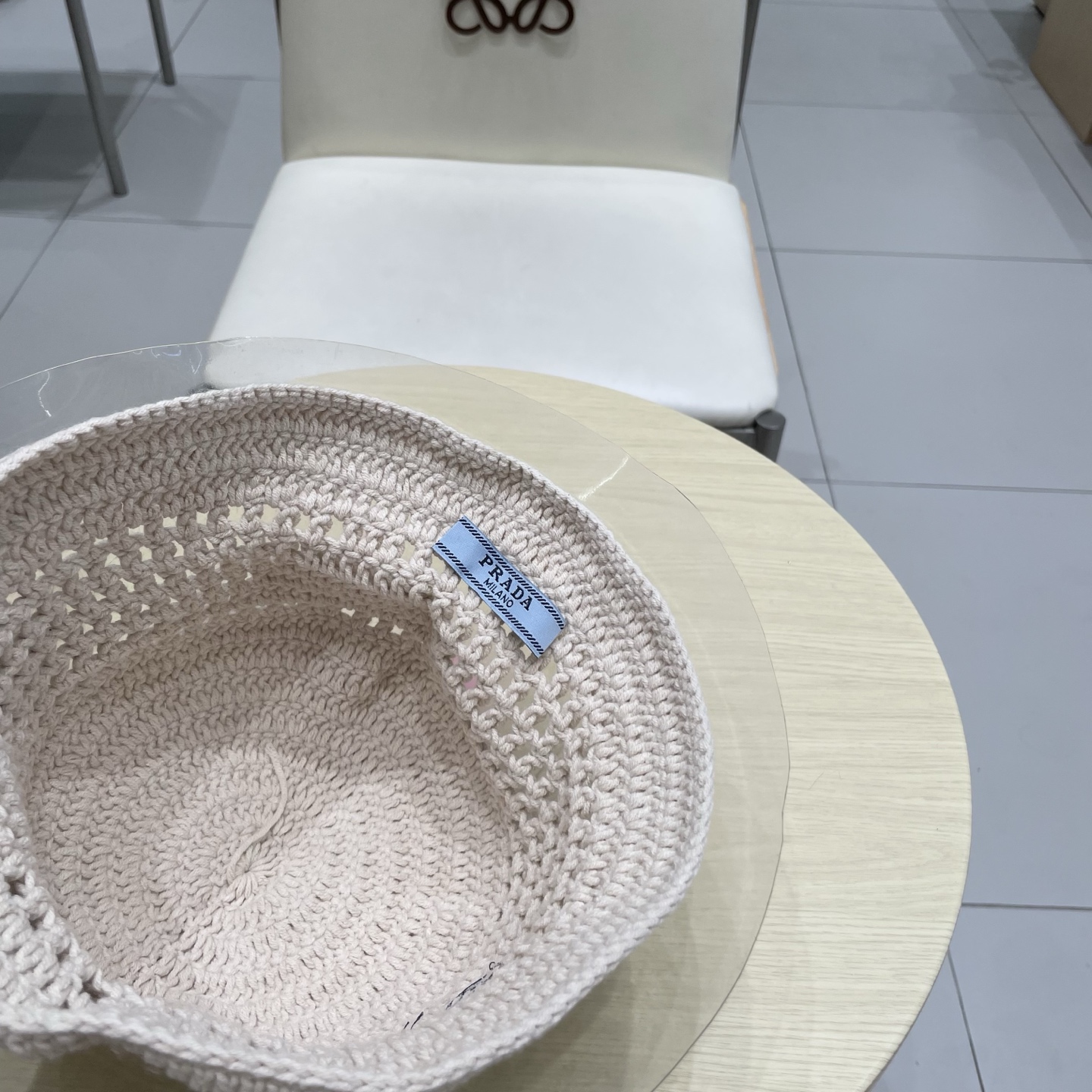  Prada普拉达新款秋冬刺绣字母倒三角形镂空手工钩编水桶帽毛线渔夫帽百搭网眼盆帽