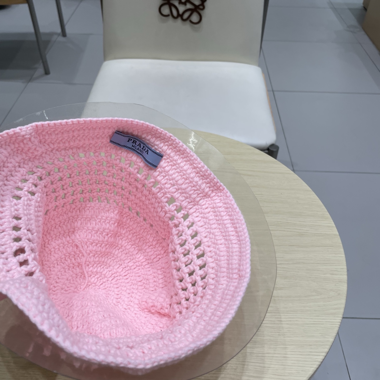  Prada普拉达新款秋冬刺绣字母倒三角形镂空手工钩编水桶帽毛线渔夫帽百搭网眼盆帽