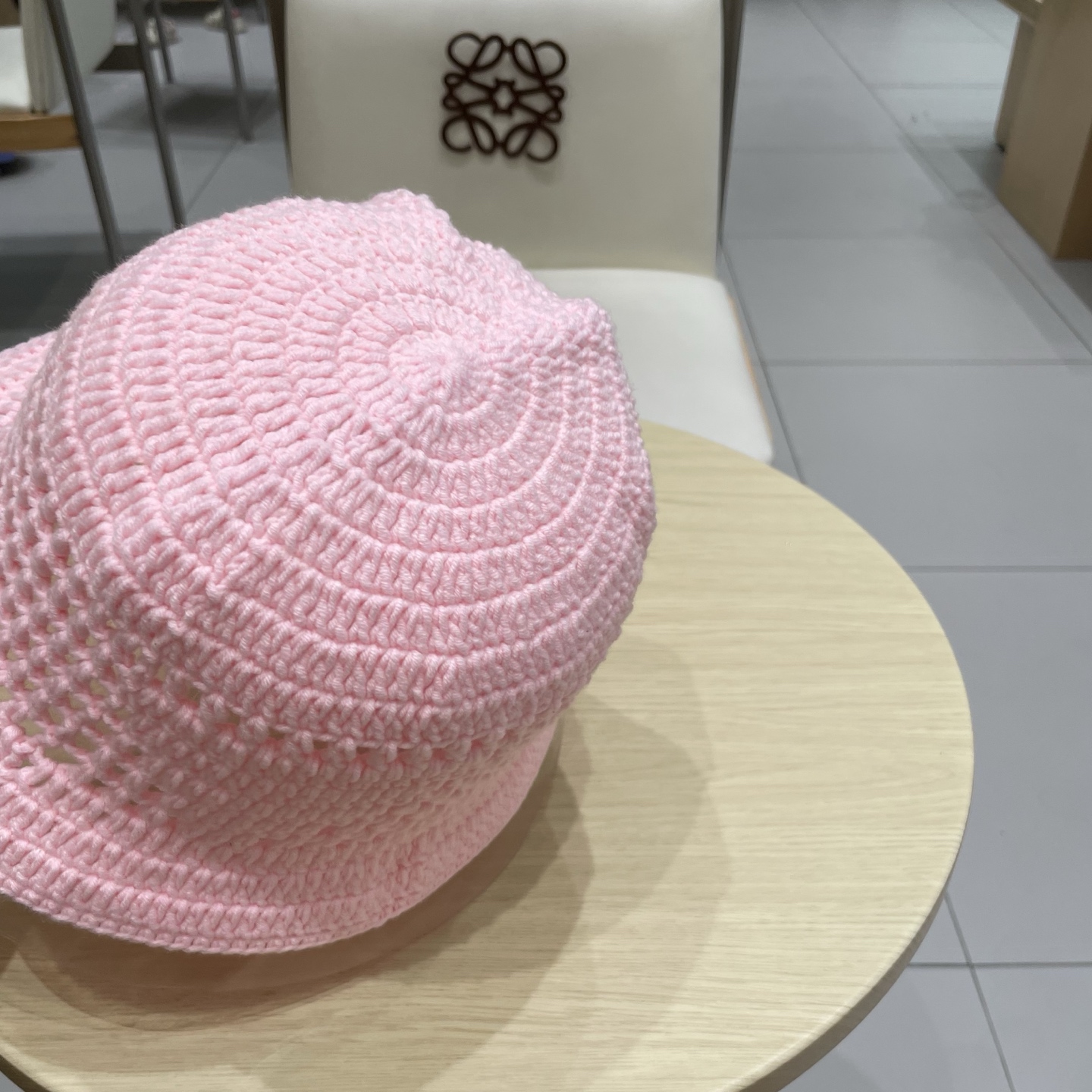  Prada普拉达新款秋冬刺绣字母倒三角形镂空手工钩编水桶帽毛线渔夫帽百搭网眼盆帽