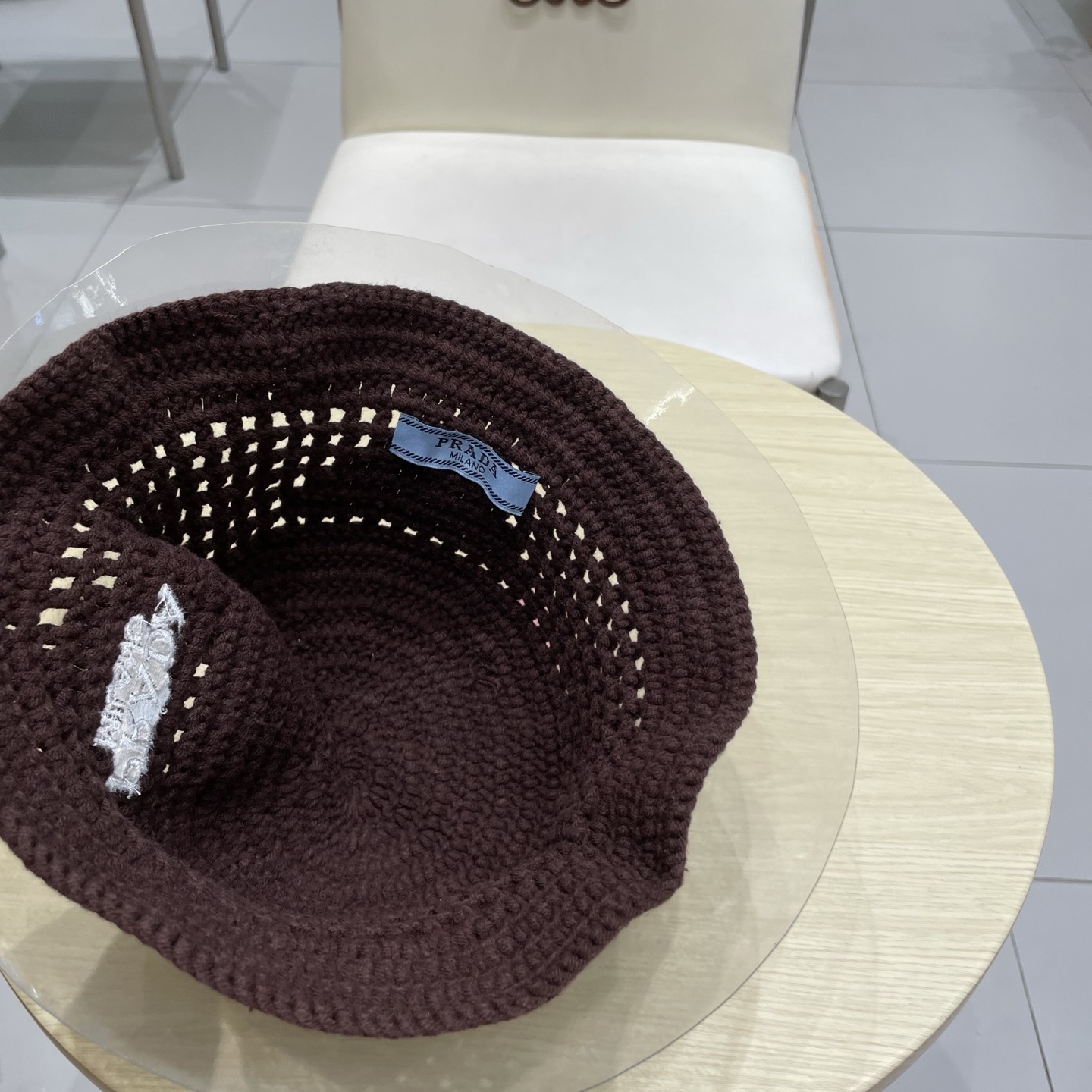  Prada普拉达新款秋冬刺绣字母倒三角形镂空手工钩编水桶帽毛线渔夫帽百搭网眼盆帽